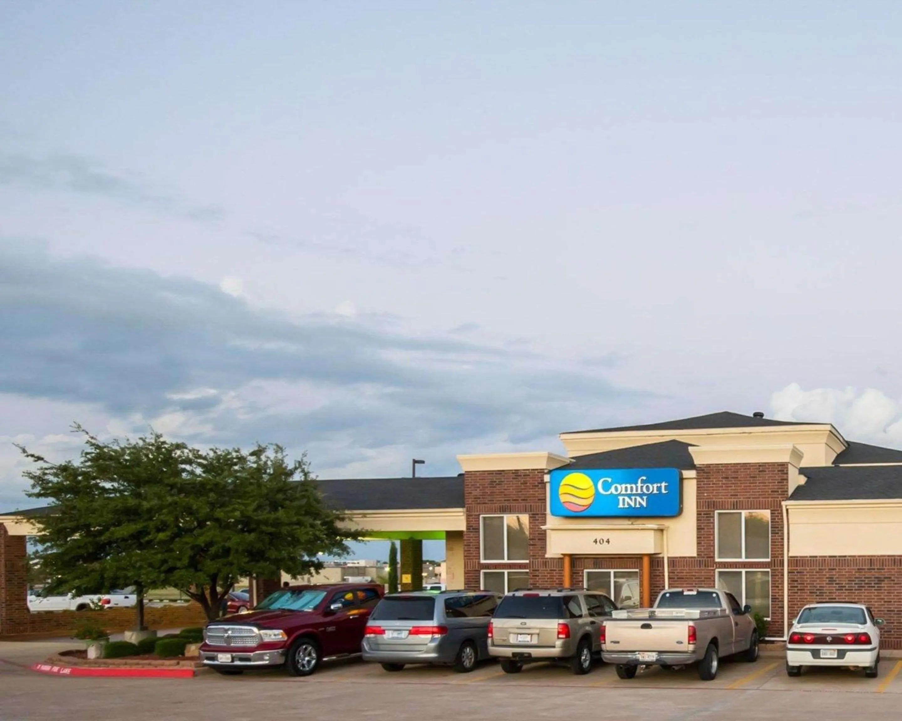 Property building in Comfort Inn & Suites Red Oak - Dallas Area