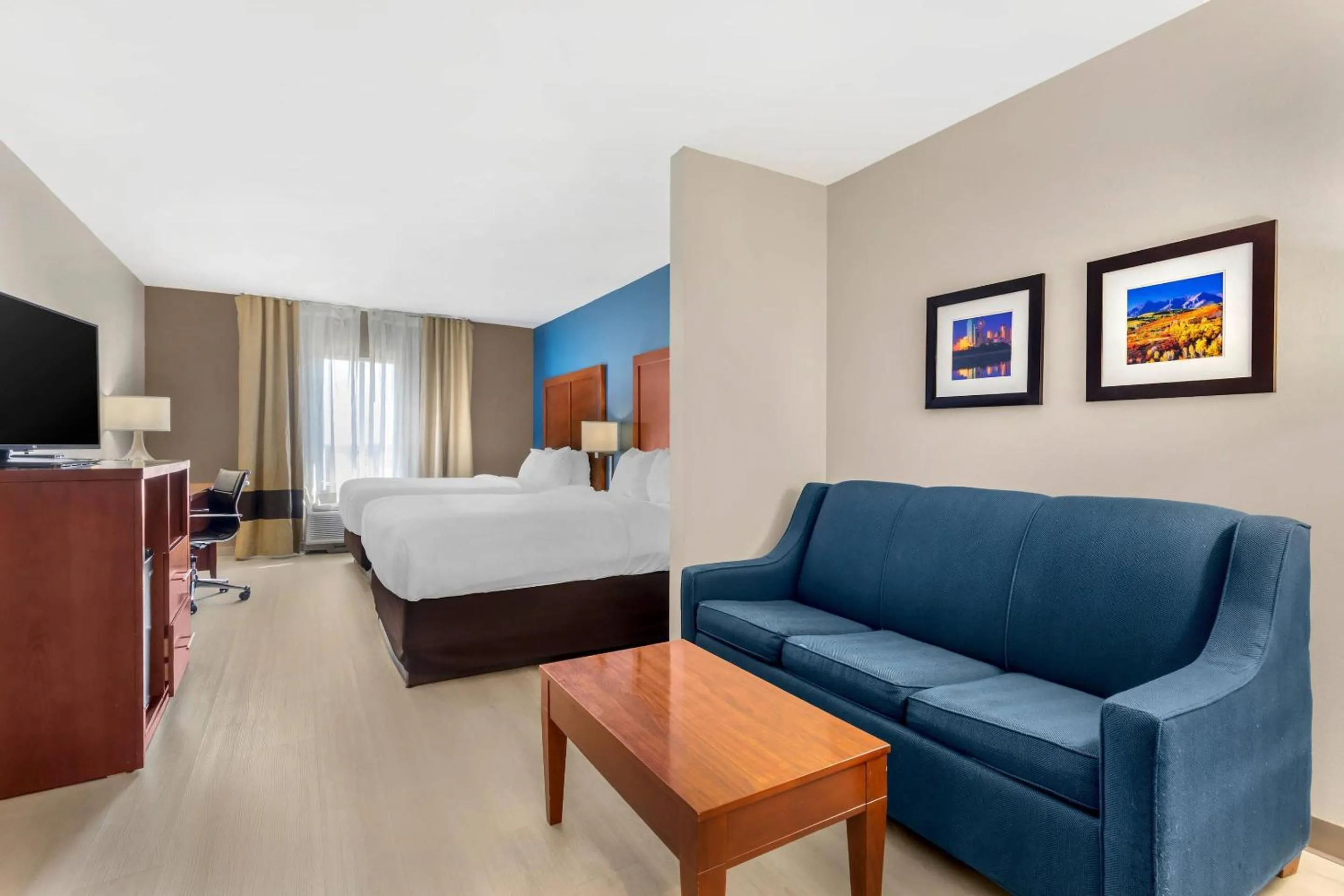Bedroom, Bed in Comfort Inn & Suites Red Oak - Dallas Area