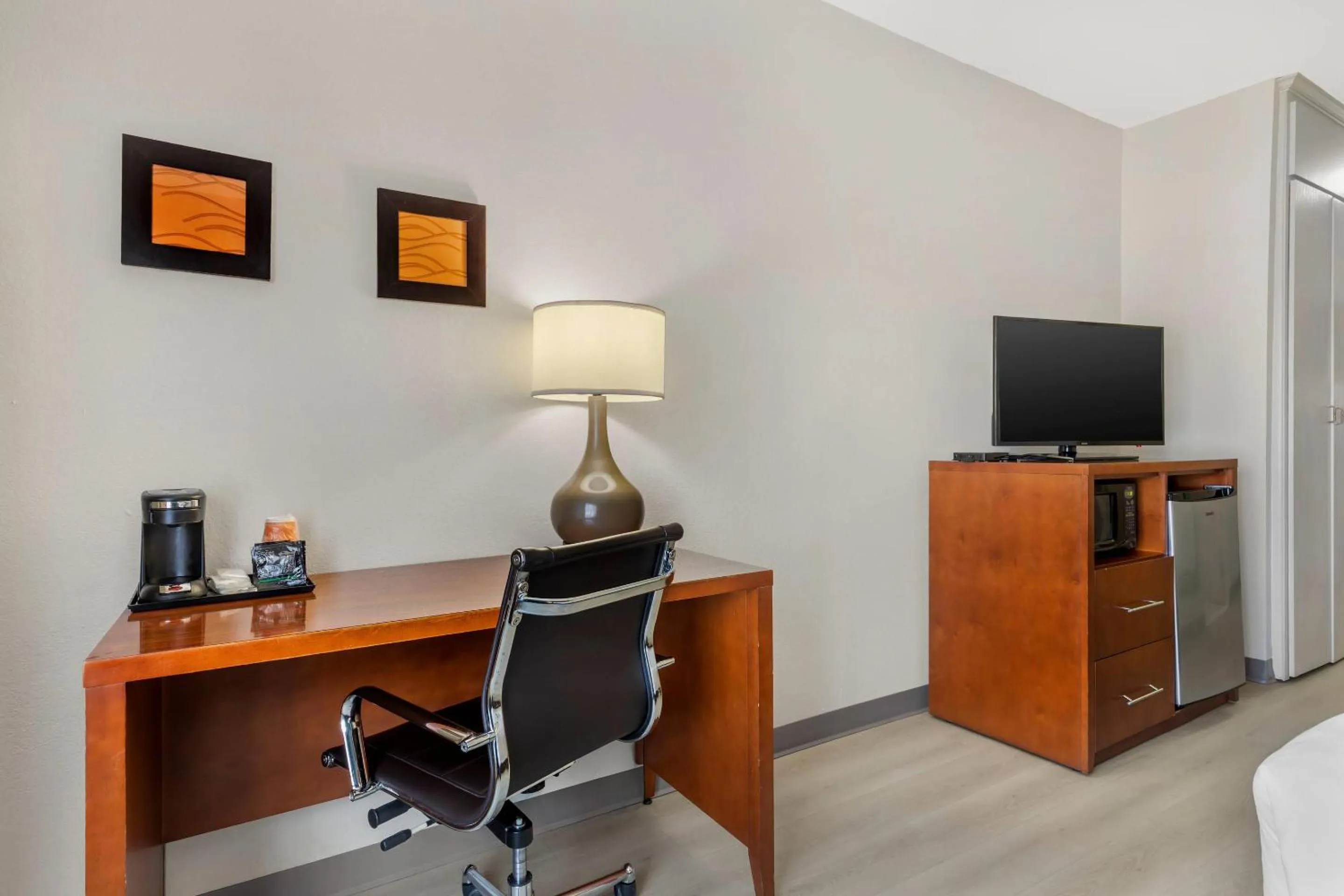 Bedroom in Comfort Inn & Suites Red Oak - Dallas Area