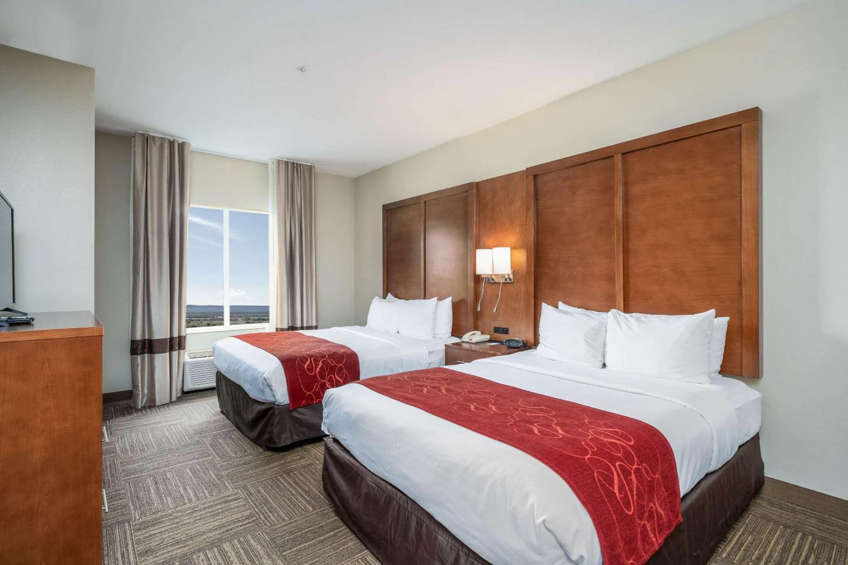 Bedroom, Bed in Comfort Suites University