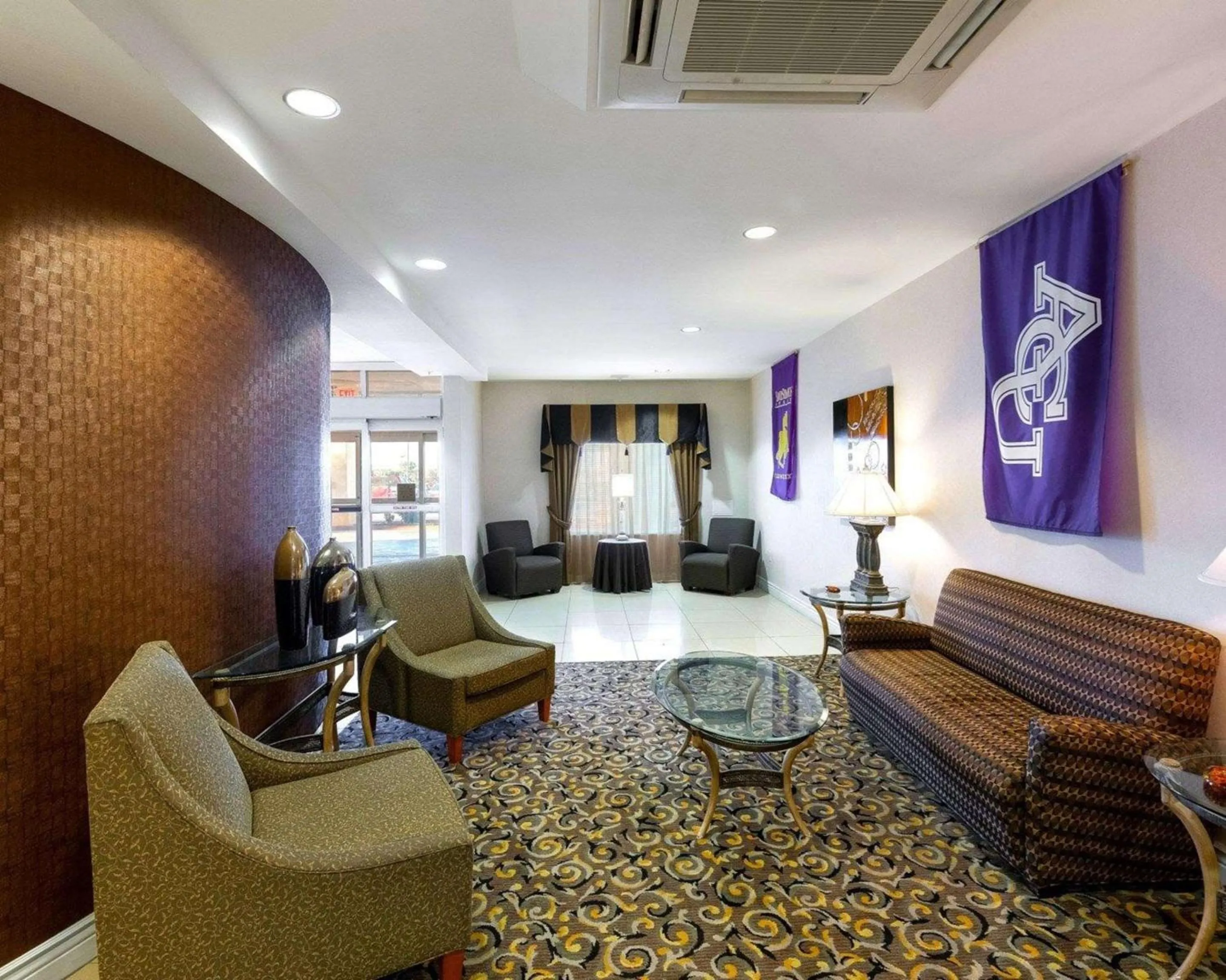 Lobby or reception in Comfort Suites University