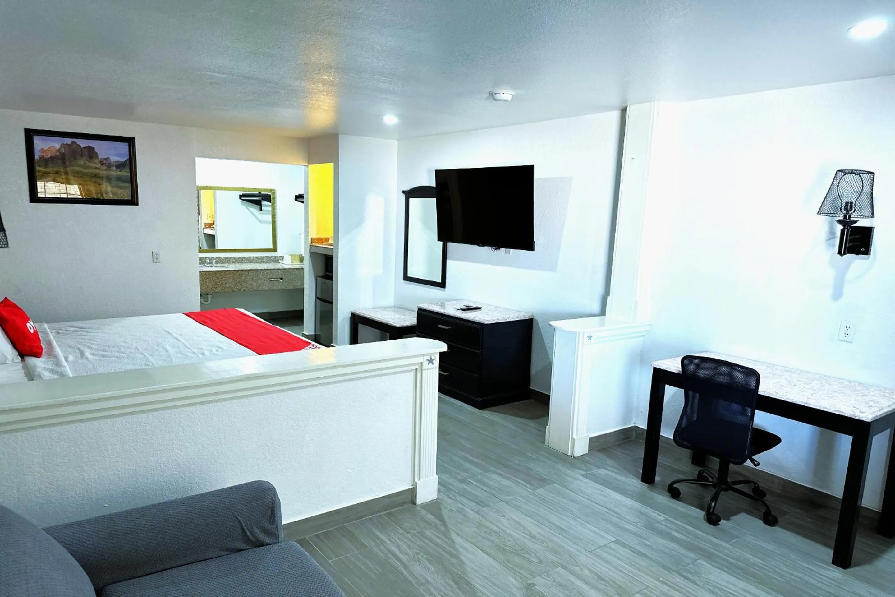 Bedroom, Bed in Three Rivers Executive Inn & Suites By OYO