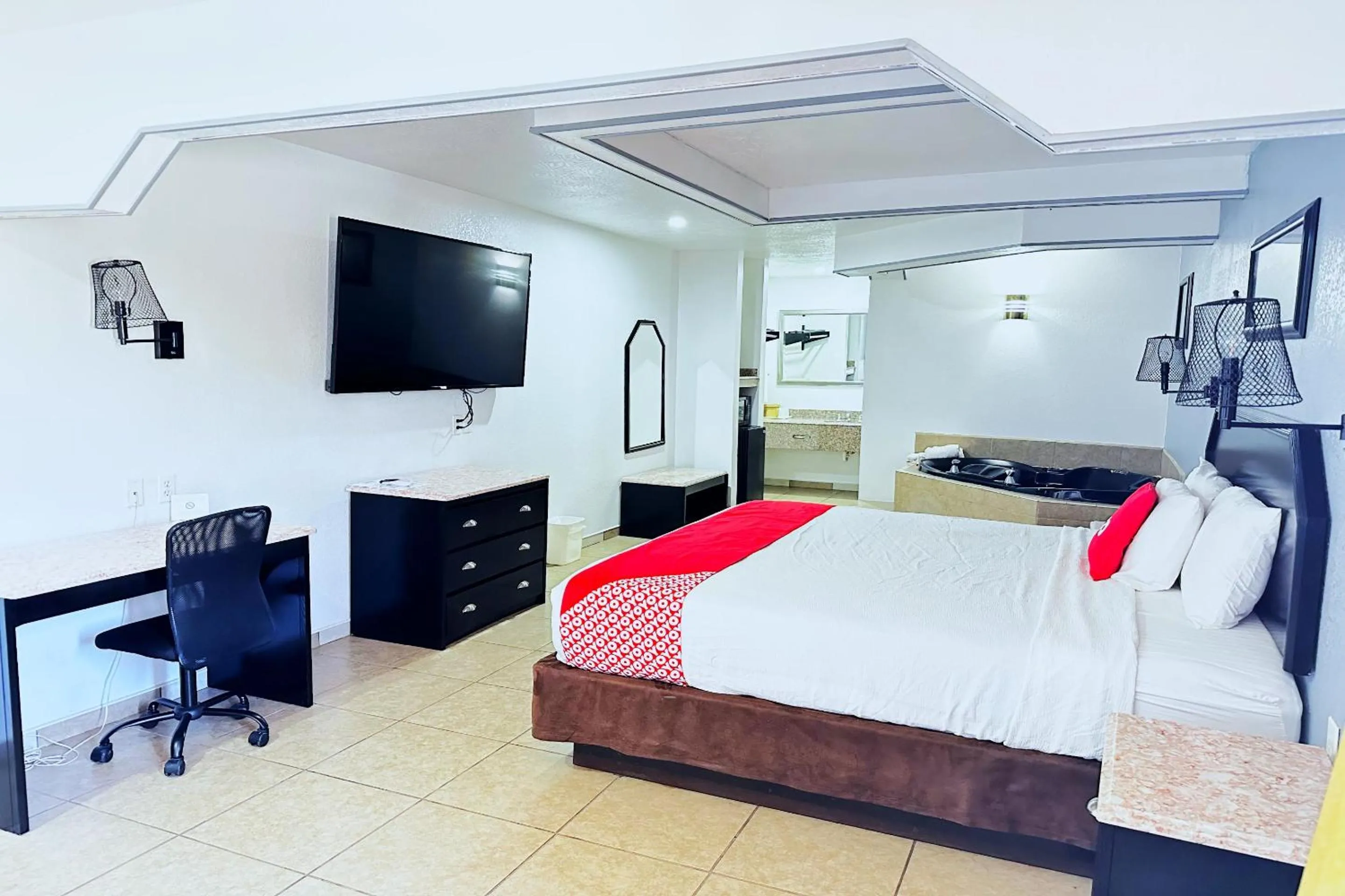 Bedroom, Bed in Three Rivers Executive Inn & Suites By OYO