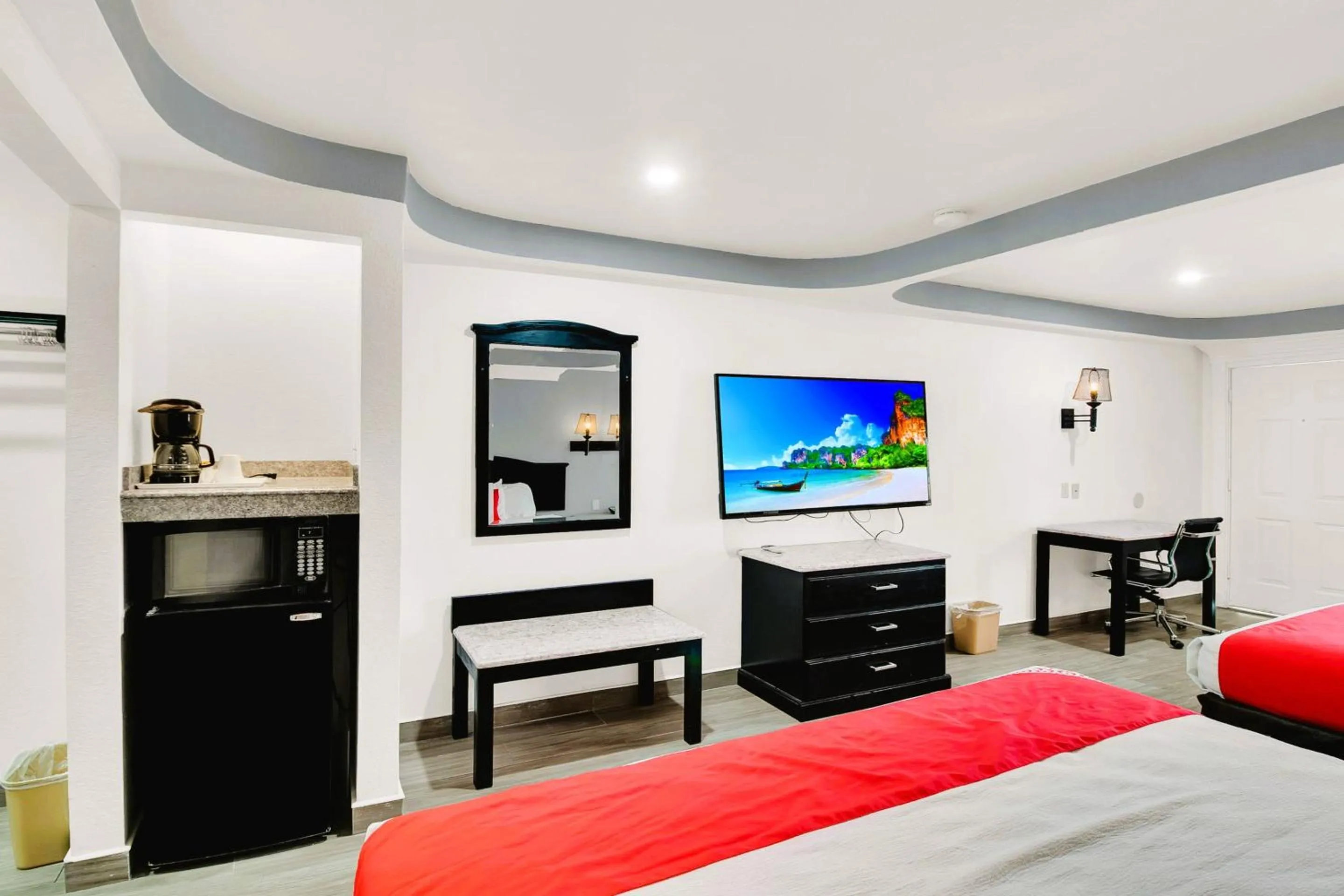 Bedroom, Bed in Three Rivers Executive Inn & Suites By OYO