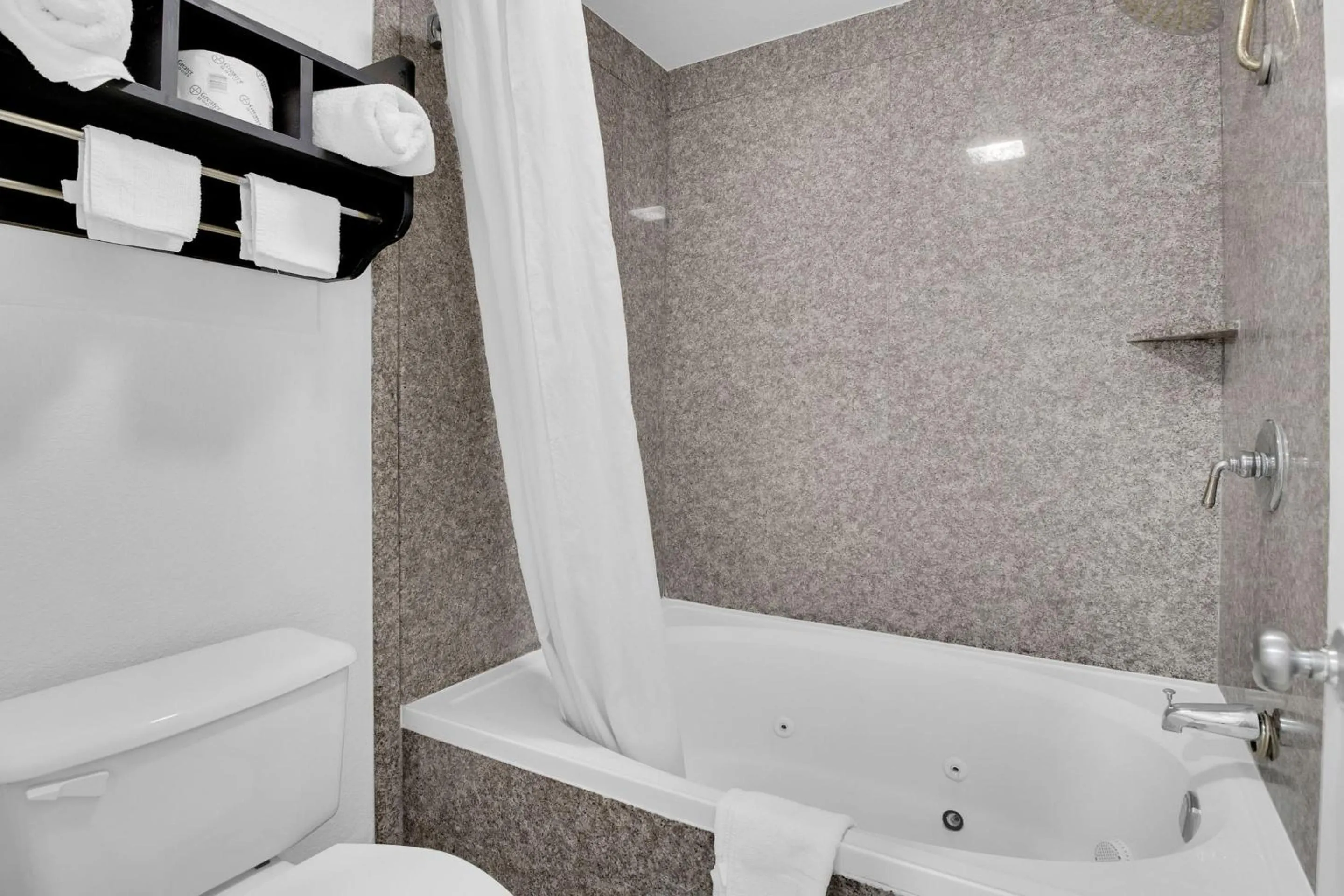 Bathroom in Three Rivers Executive Inn & Suites By OYO
