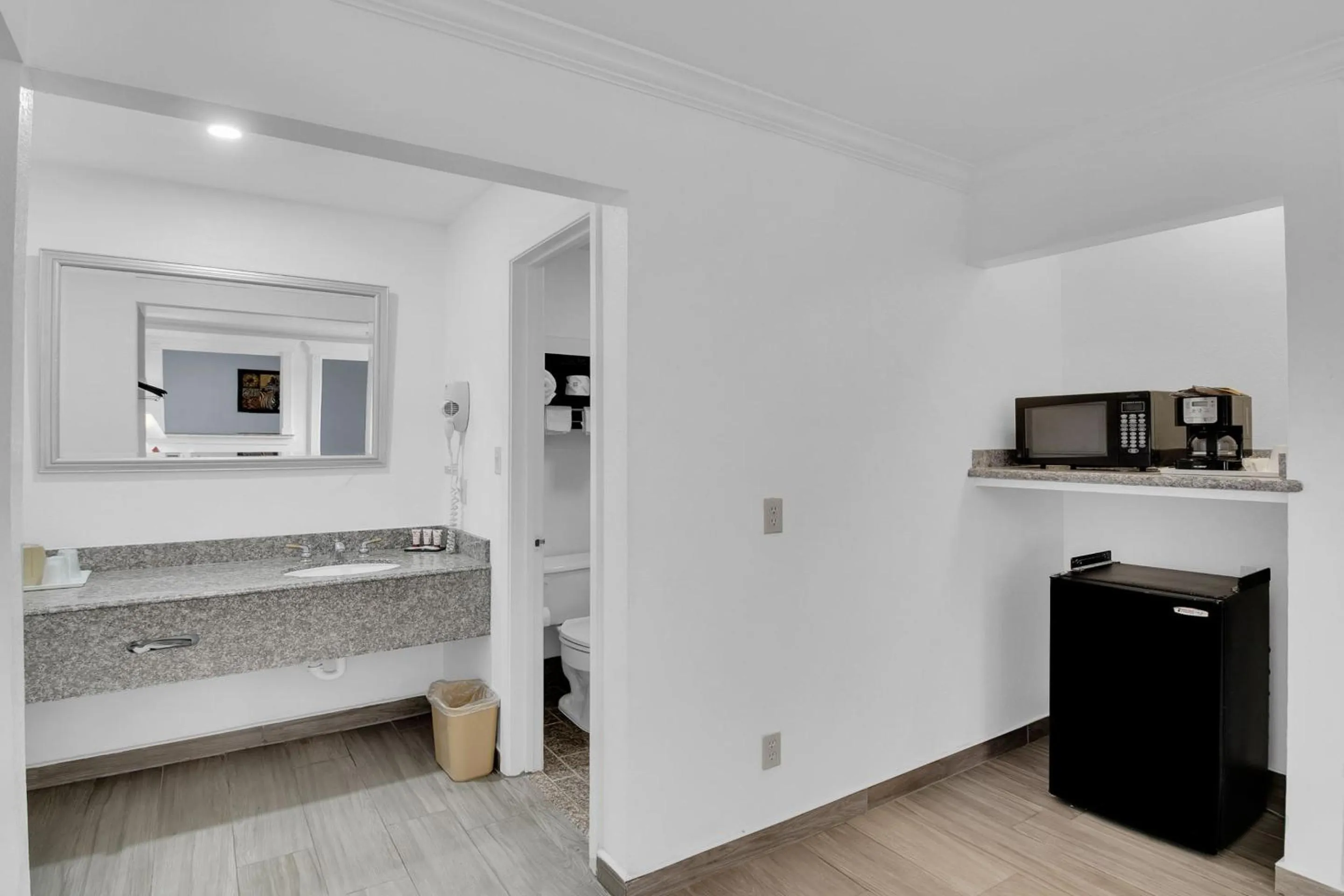 Bathroom in Three Rivers Executive Inn & Suites By OYO