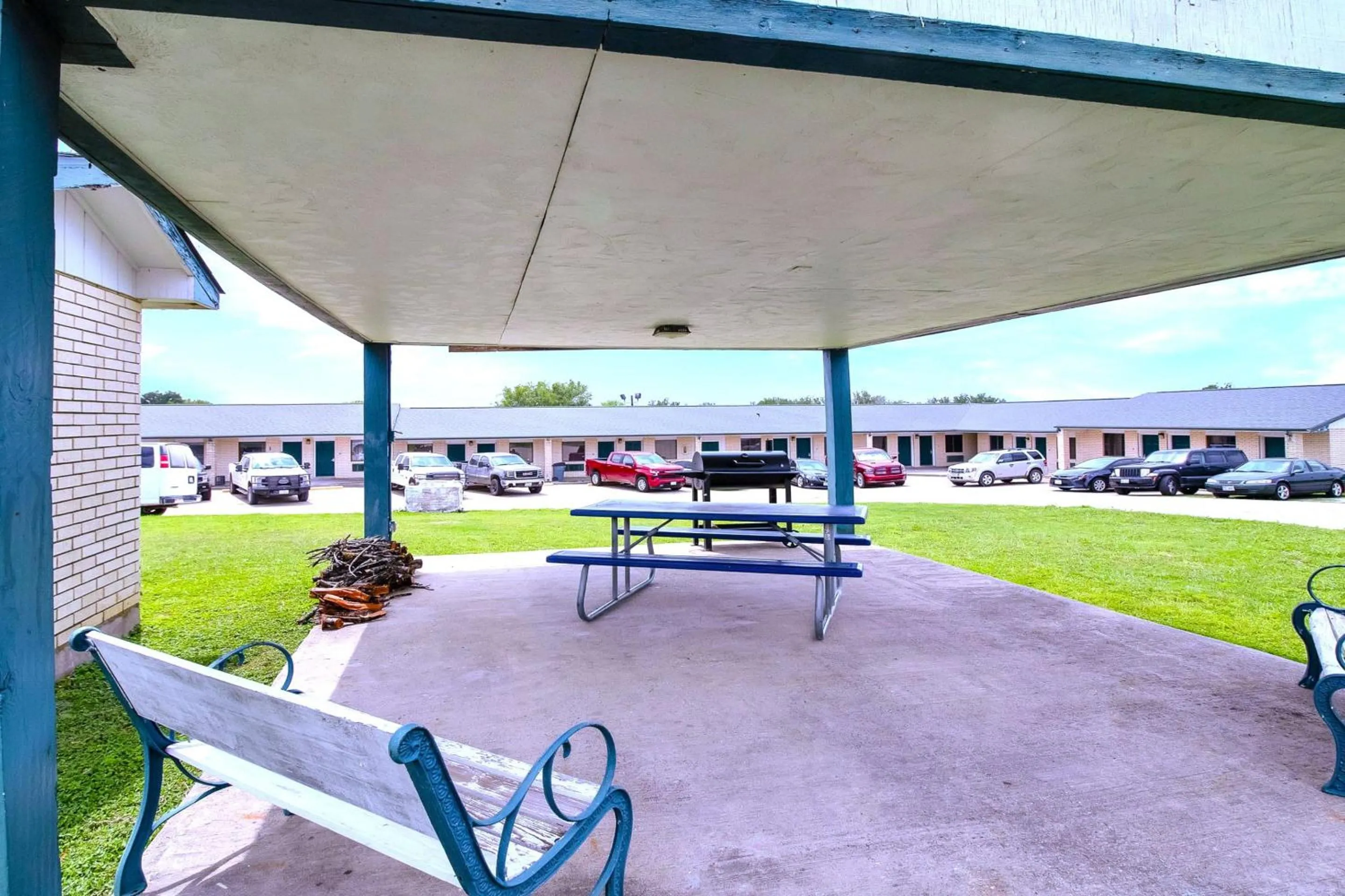 Garden in Three Rivers Executive Inn & Suites By OYO