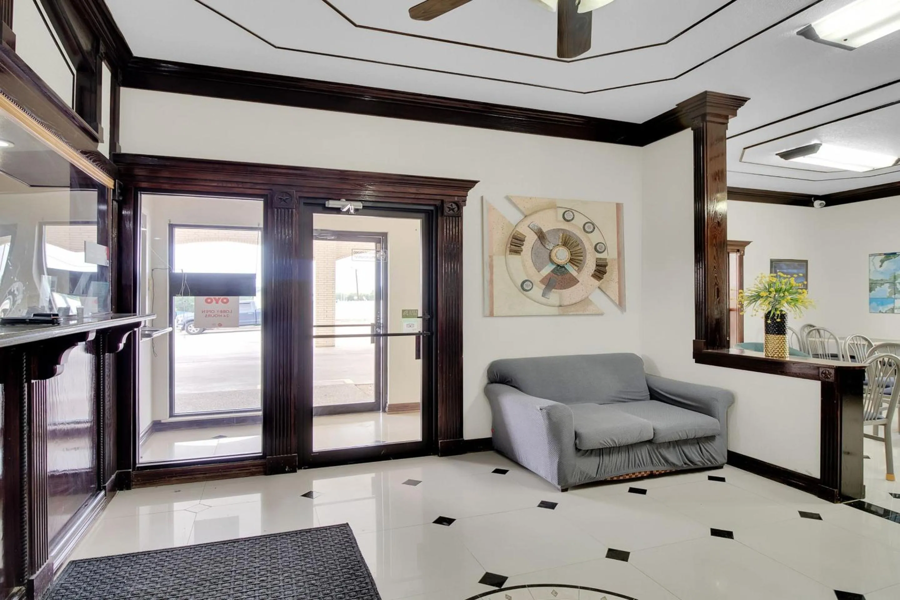 Lobby or reception in Three Rivers Executive Inn & Suites By OYO