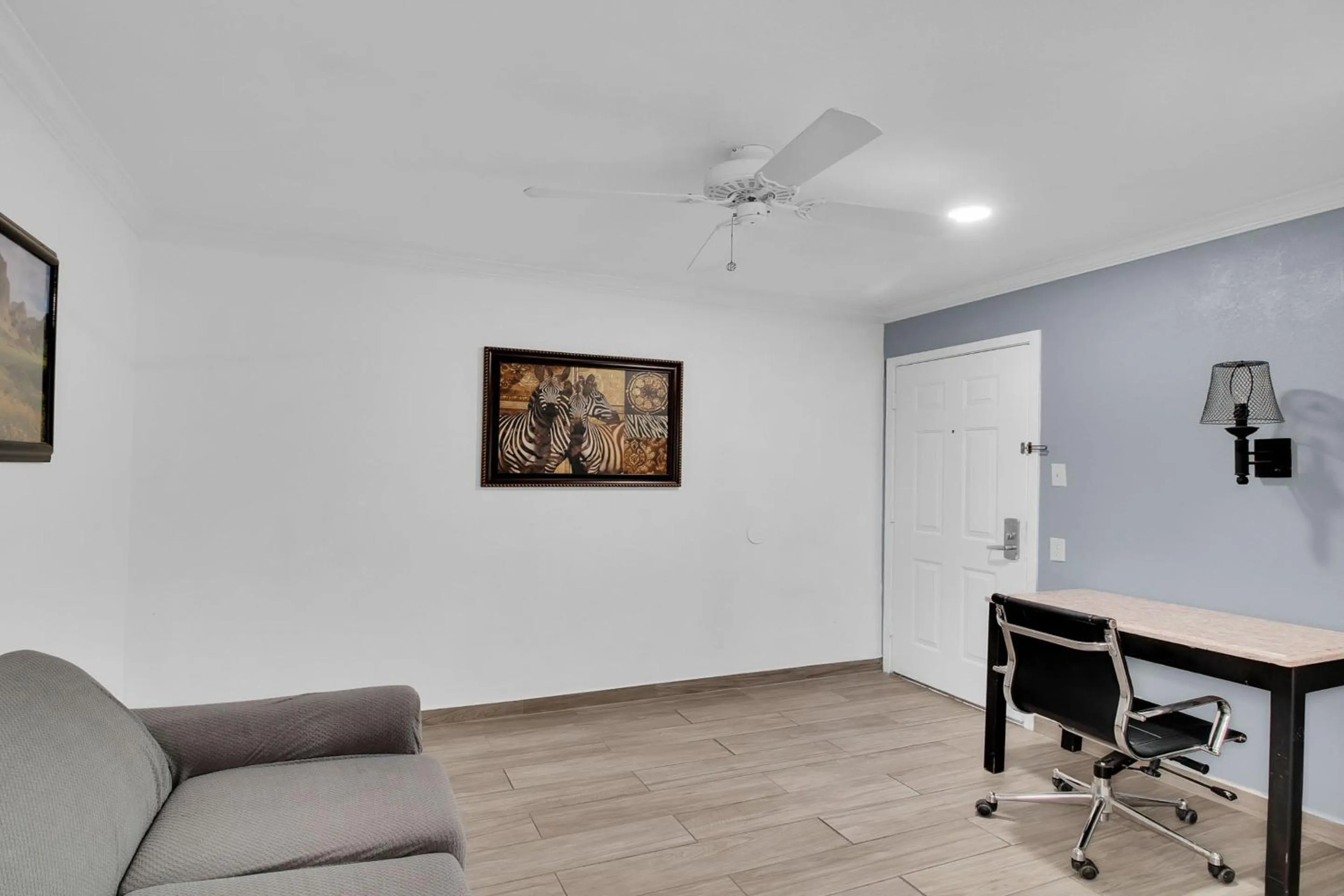 Bedroom in Three Rivers Executive Inn & Suites By OYO