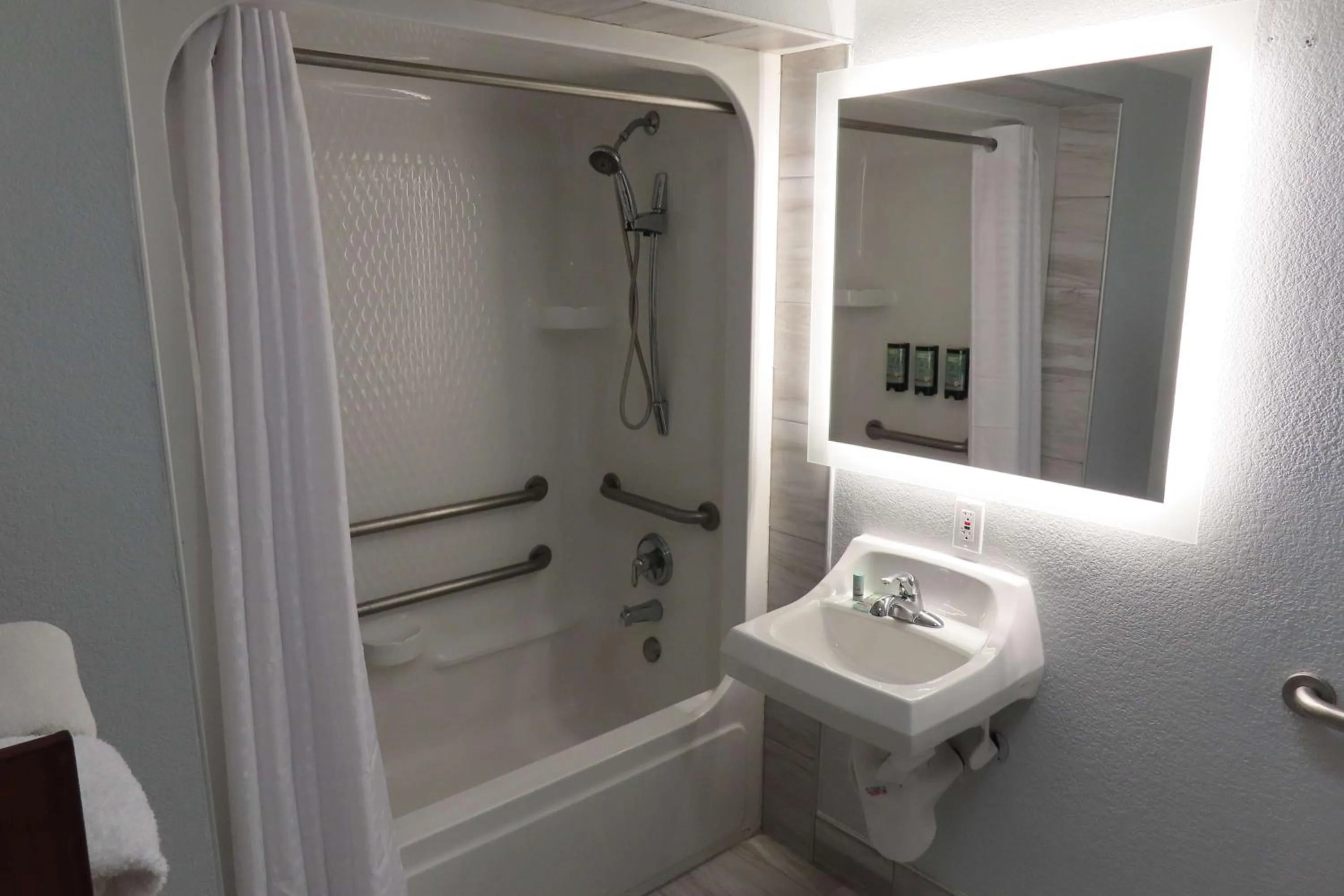 Bathroom in Best Western Childress West Hotel