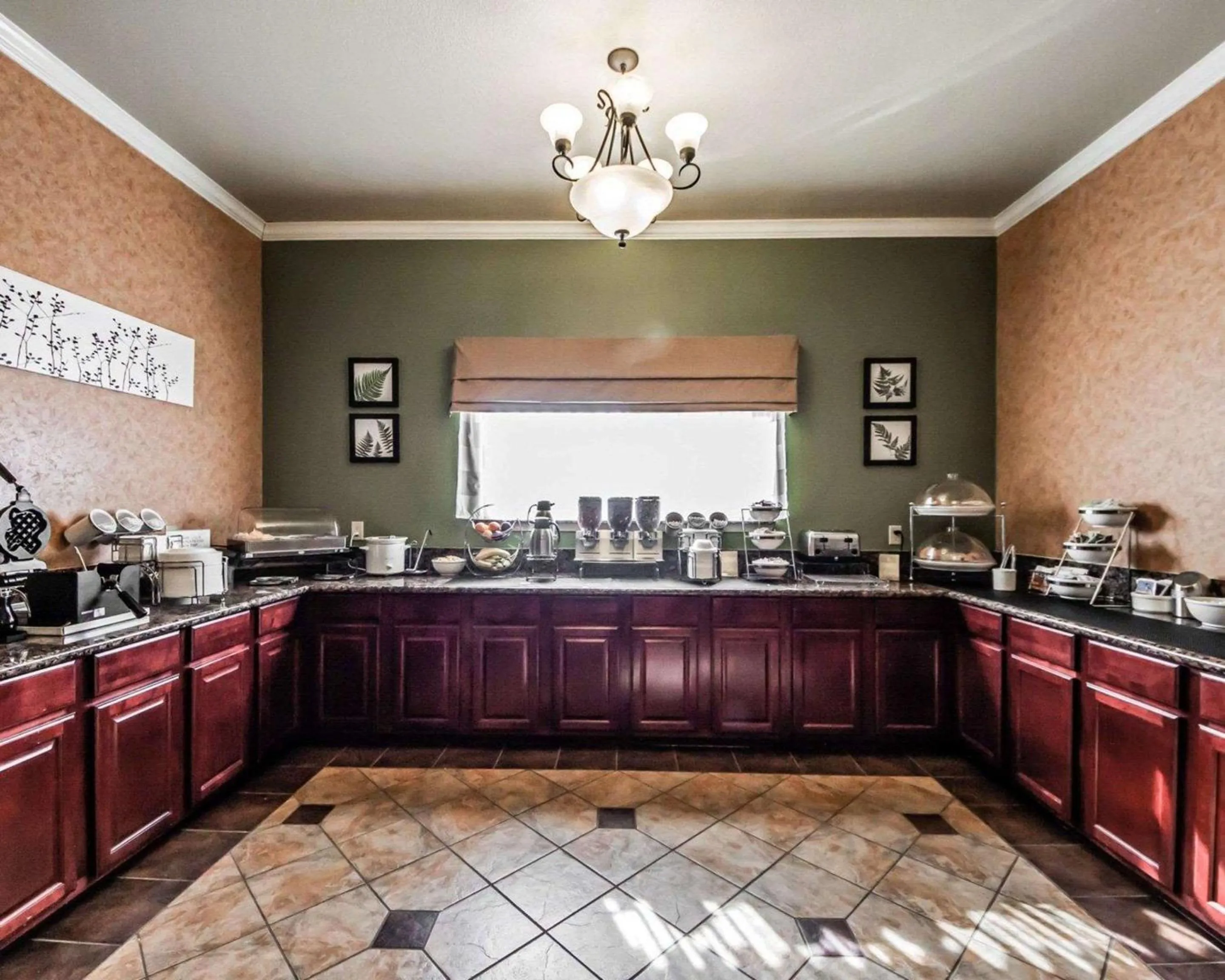 Restaurant/places to eat in Sleep Inn & Suites Shamrock