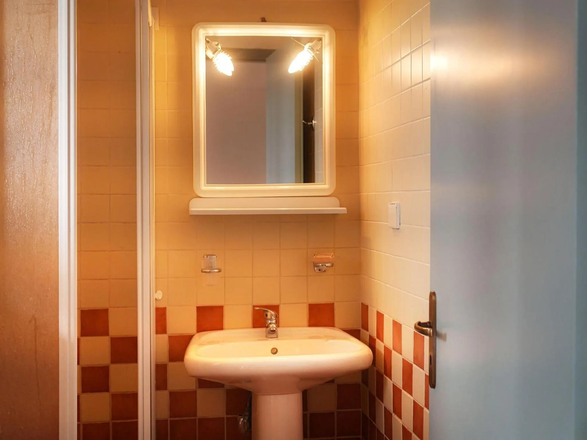 Bathroom in Areti Aparthotel