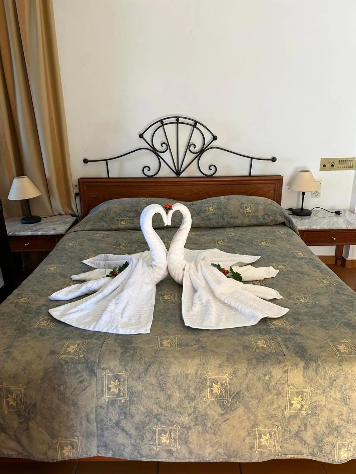 Bed in Areti Aparthotel