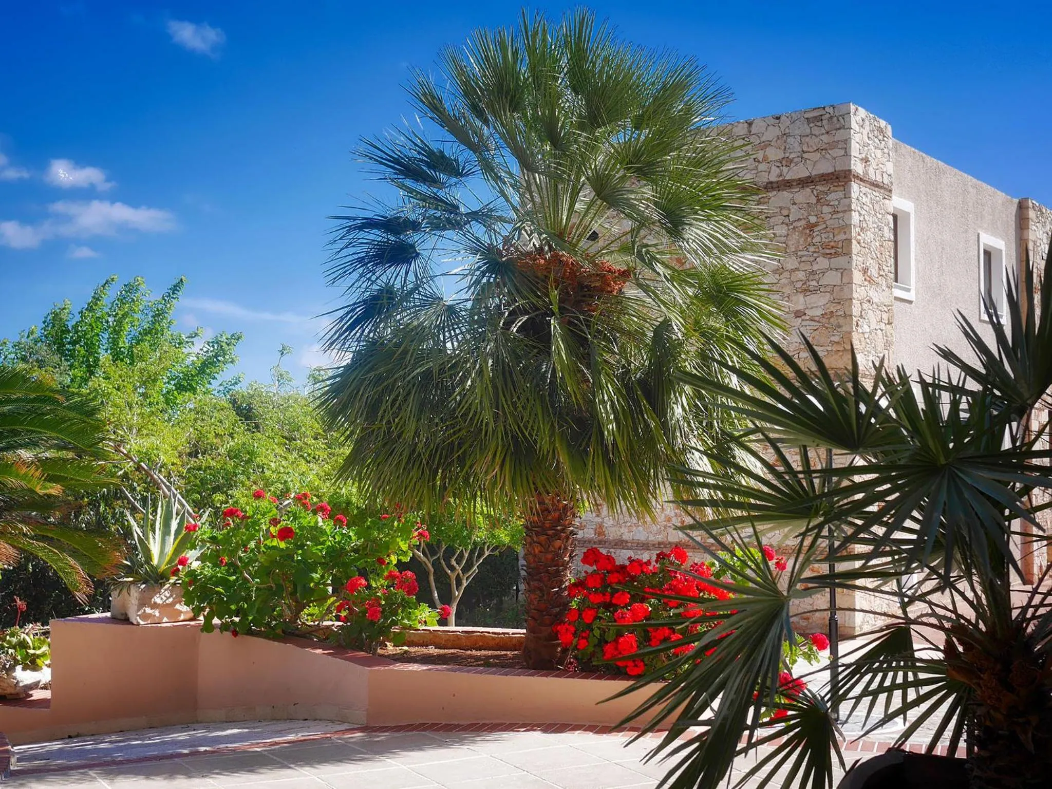 Garden in Areti Aparthotel