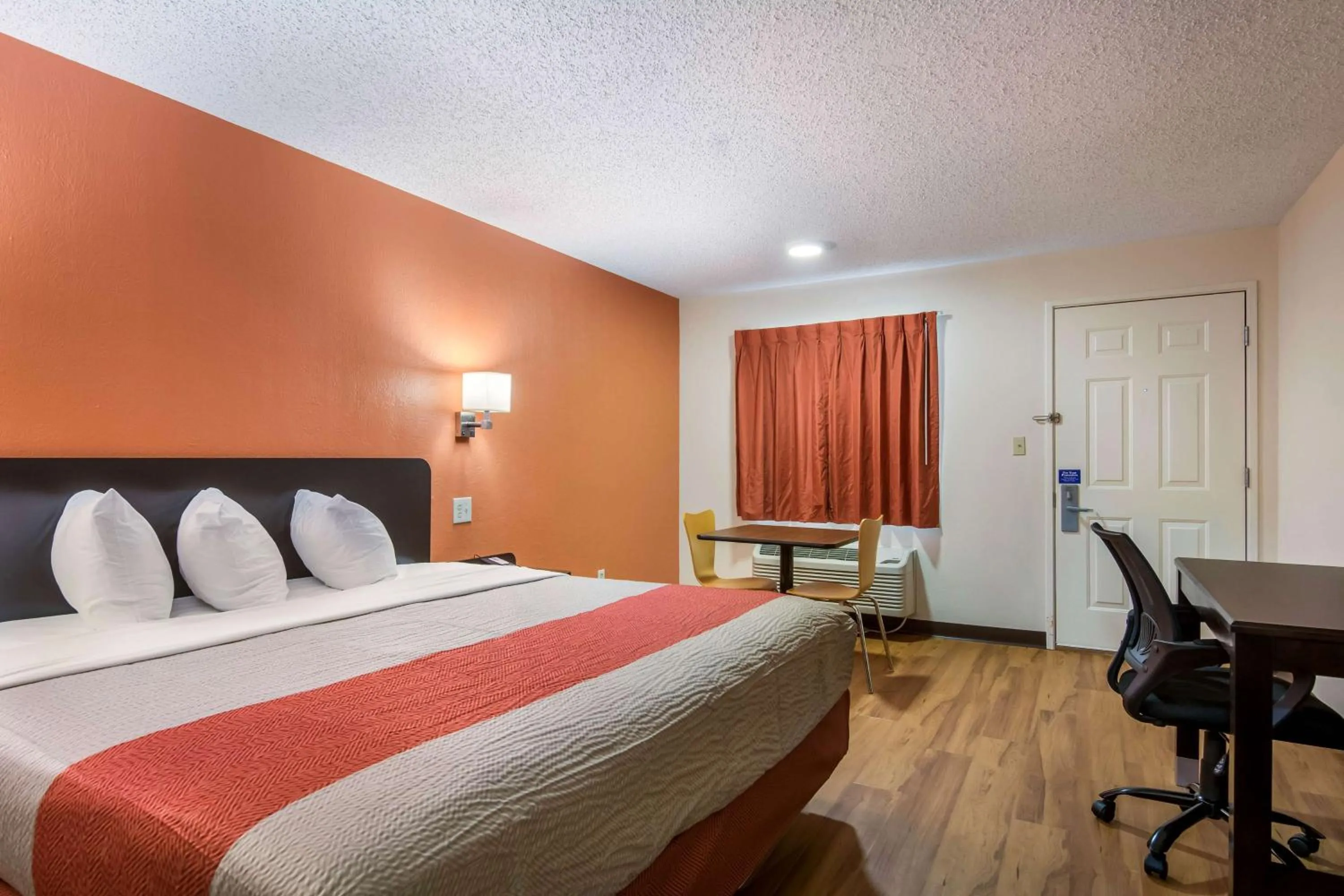 Photo of the whole room, Bed in Motel 6-Winnie, TX