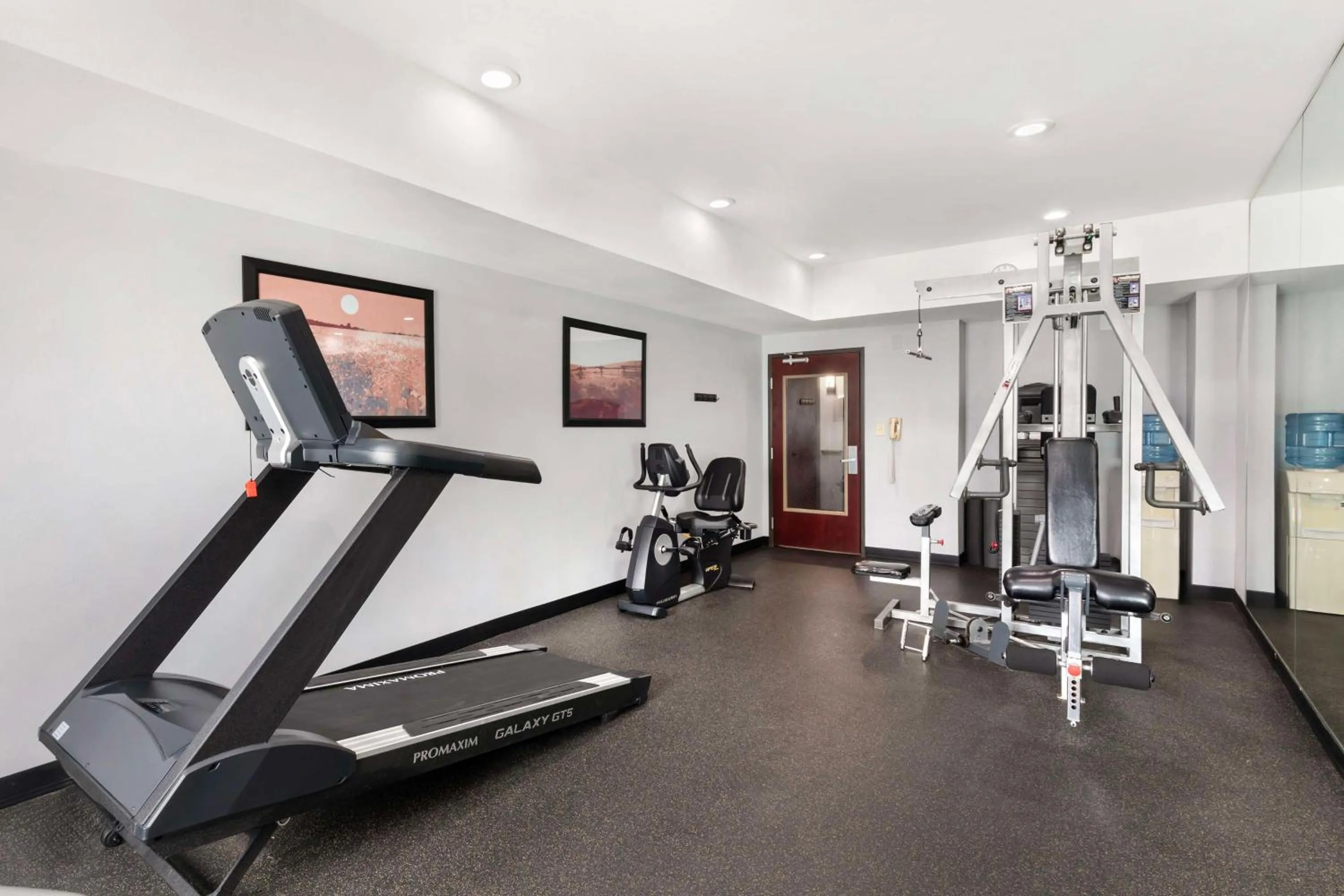 Fitness centre/facilities in Best Western Carthage Inn & Suites