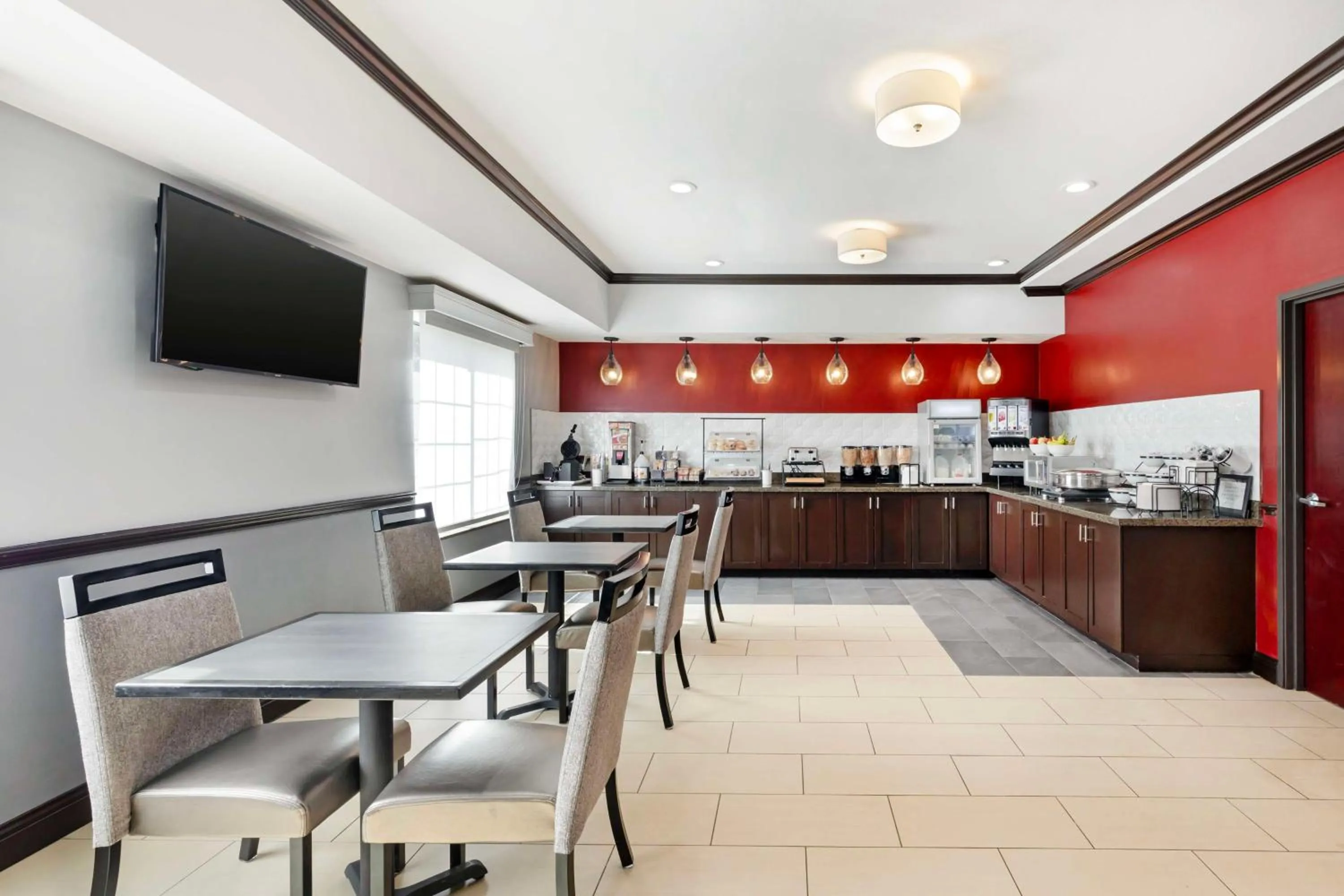 Breakfast in Best Western Carthage Inn & Suites