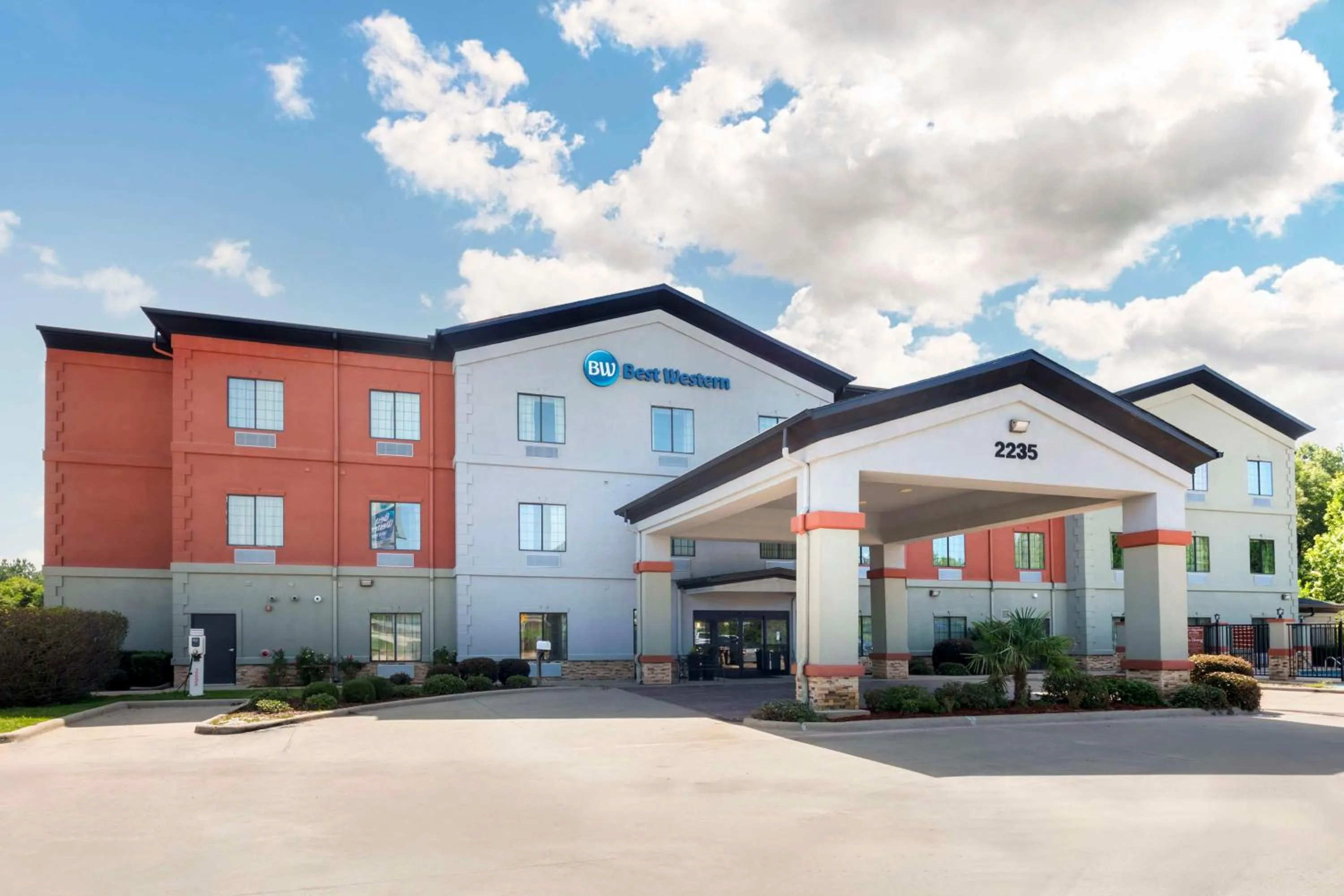 Property building in Best Western Carthage Inn & Suites