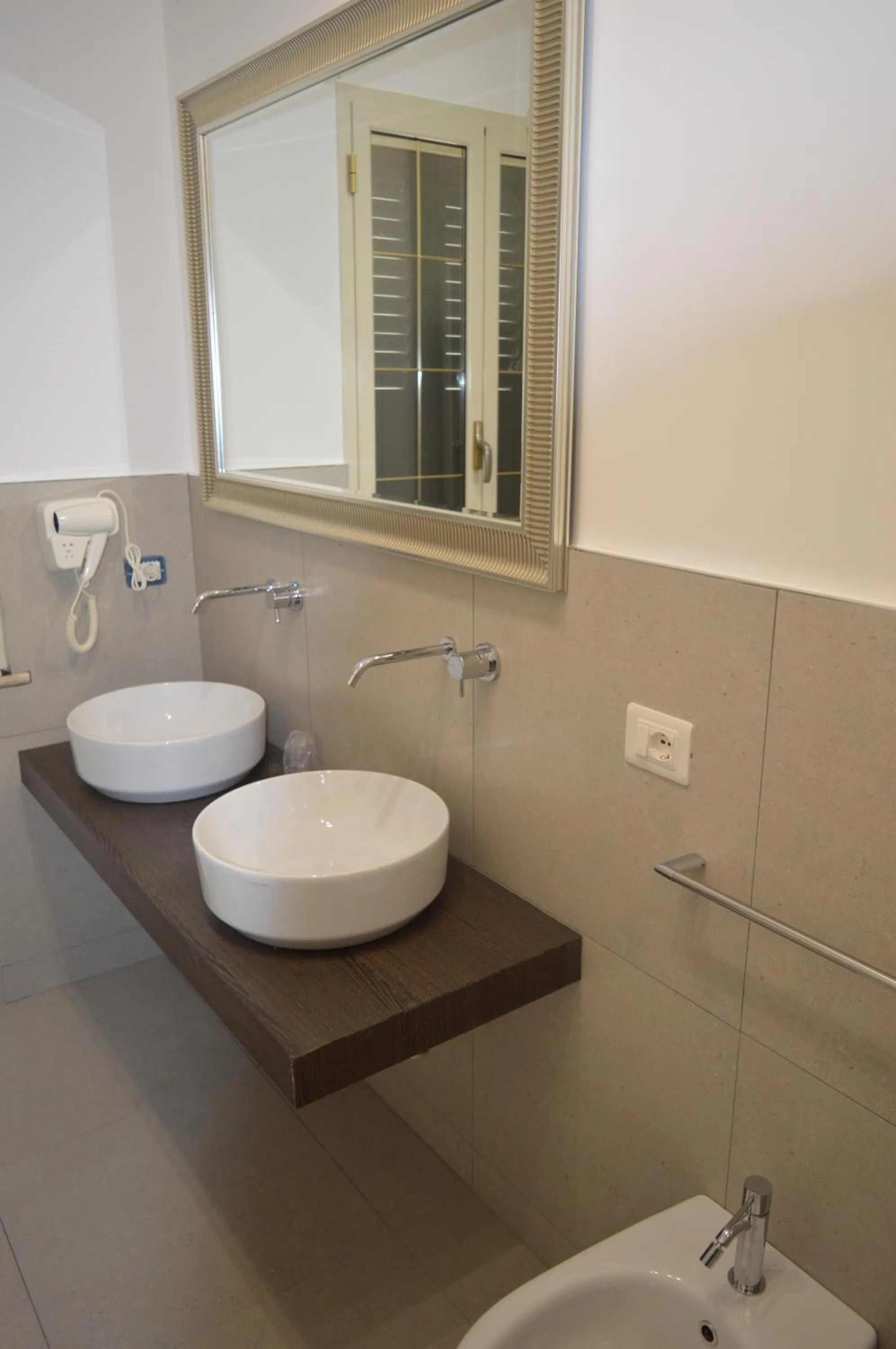 Bathroom in BeB L'ALLORO