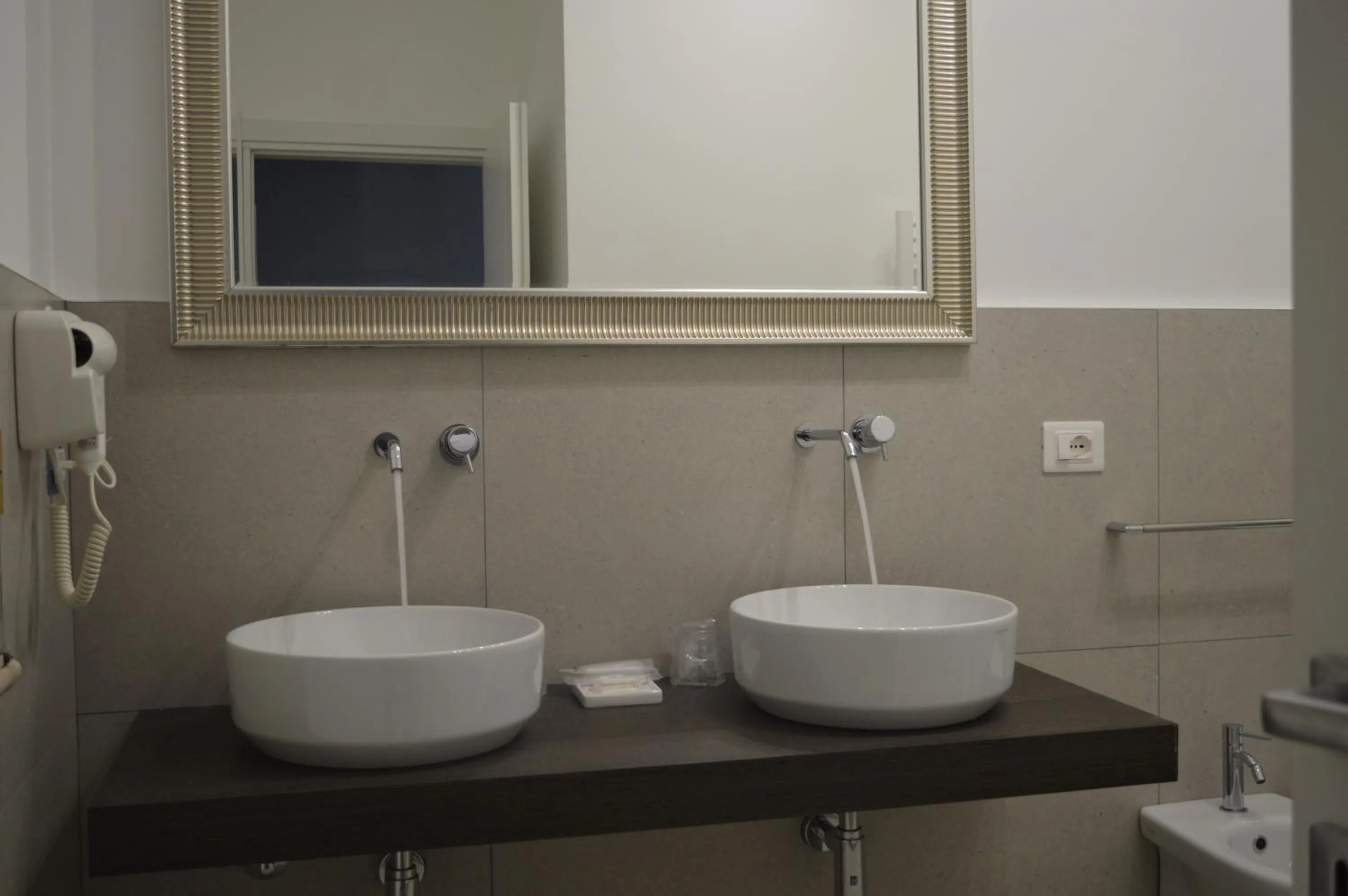 Bathroom in BeB L'ALLORO