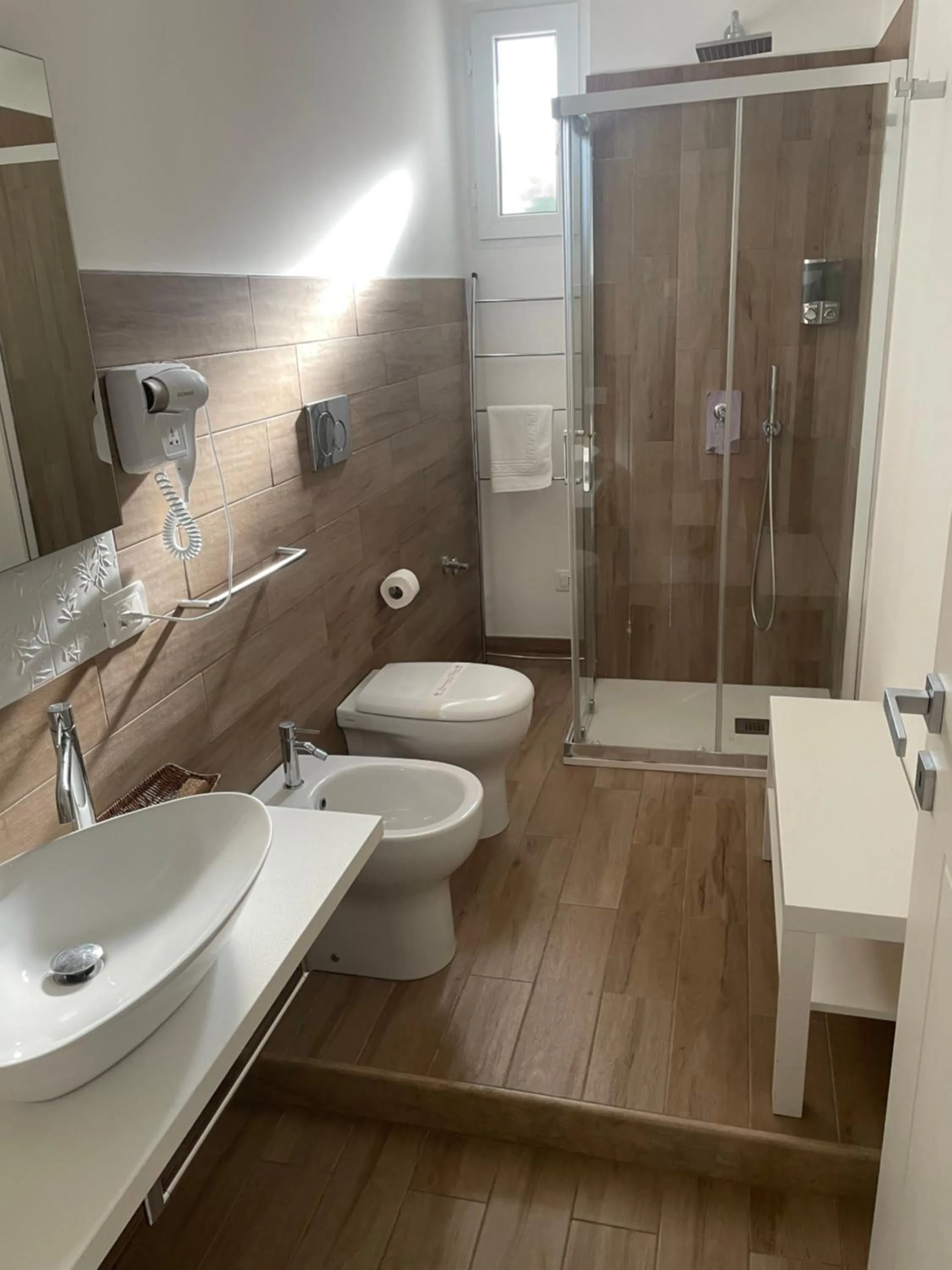 Bathroom in BeB L'ALLORO