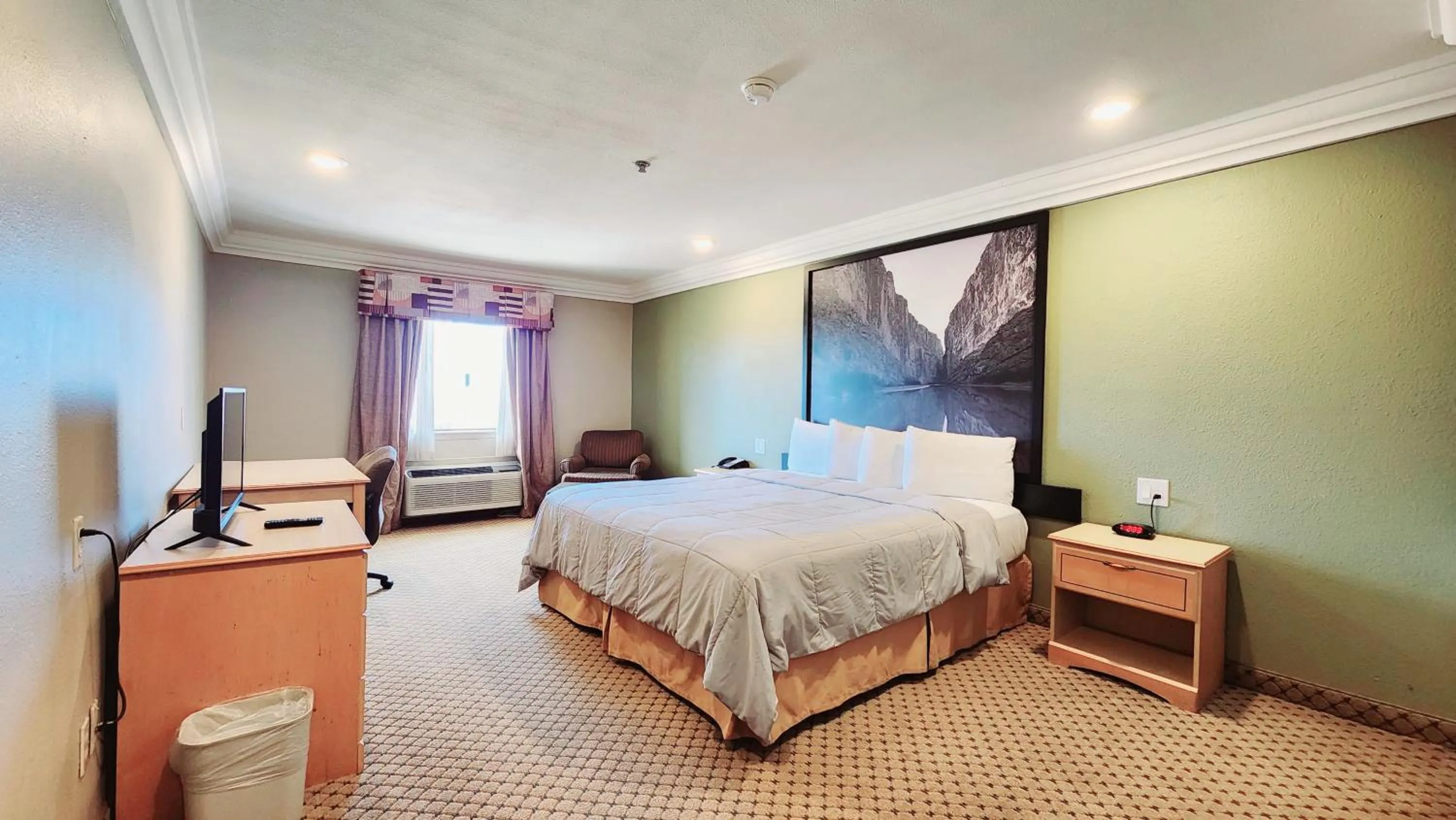 Bed in Super 8 by Wyndham Temple I-35