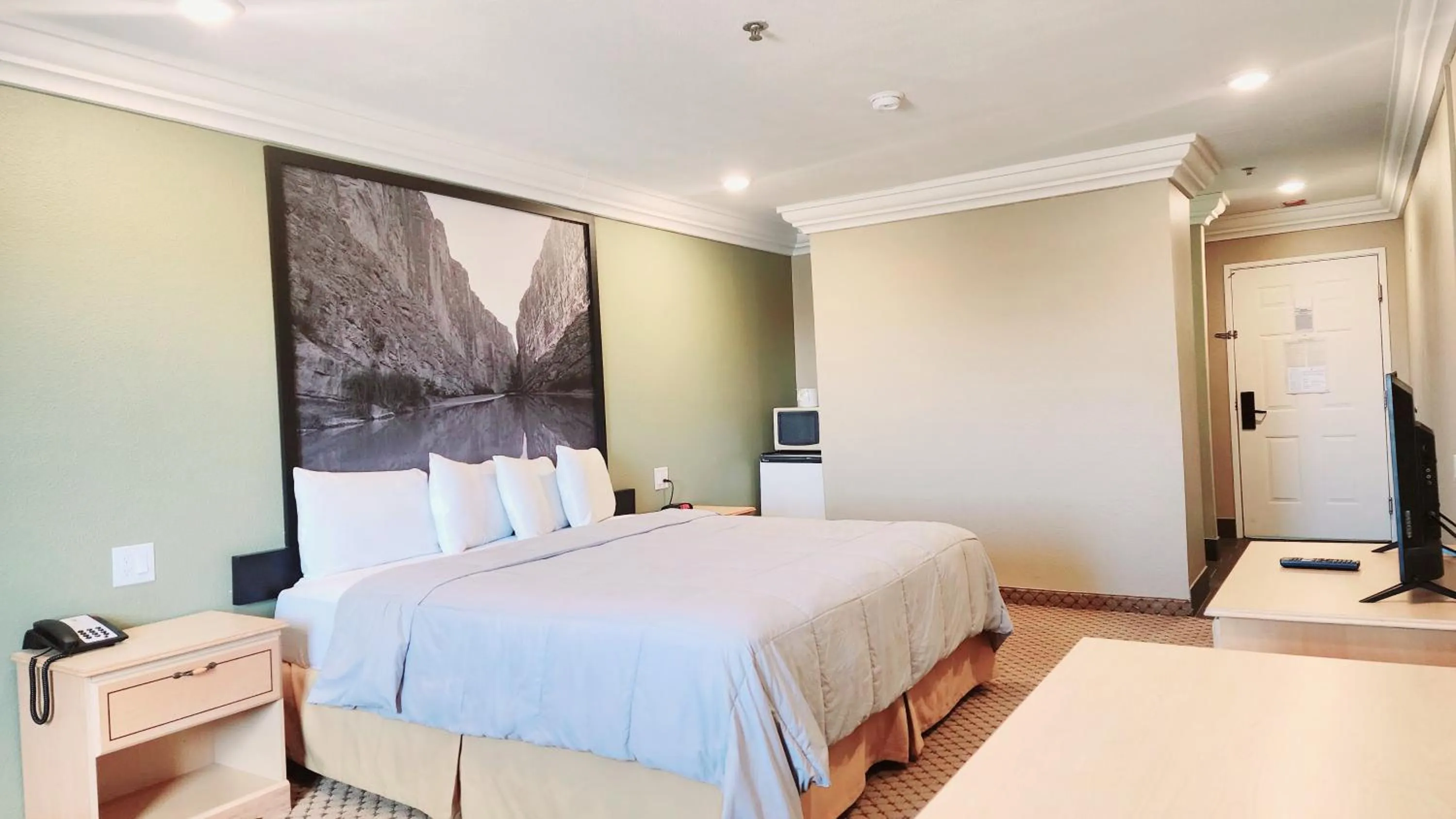 Bed in Super 8 by Wyndham Temple I-35