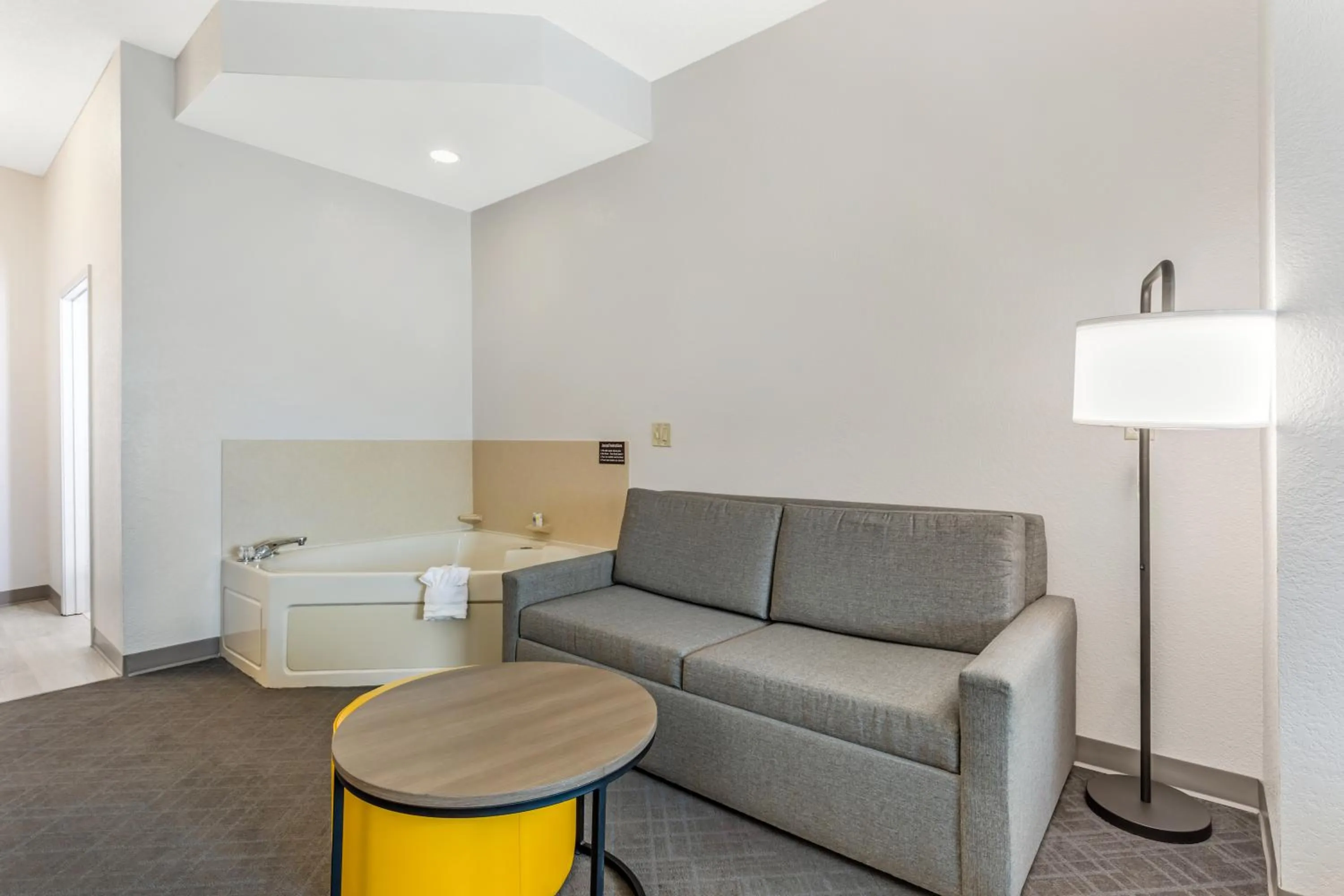 Hot Tub in Comfort Suites Nacogdoches