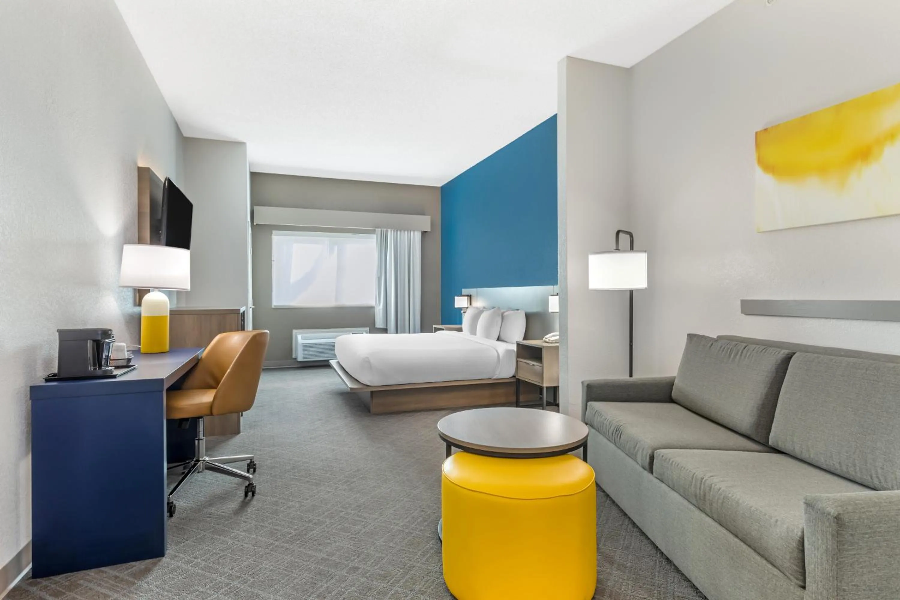 Photo of the whole room, Bed in Comfort Suites Nacogdoches