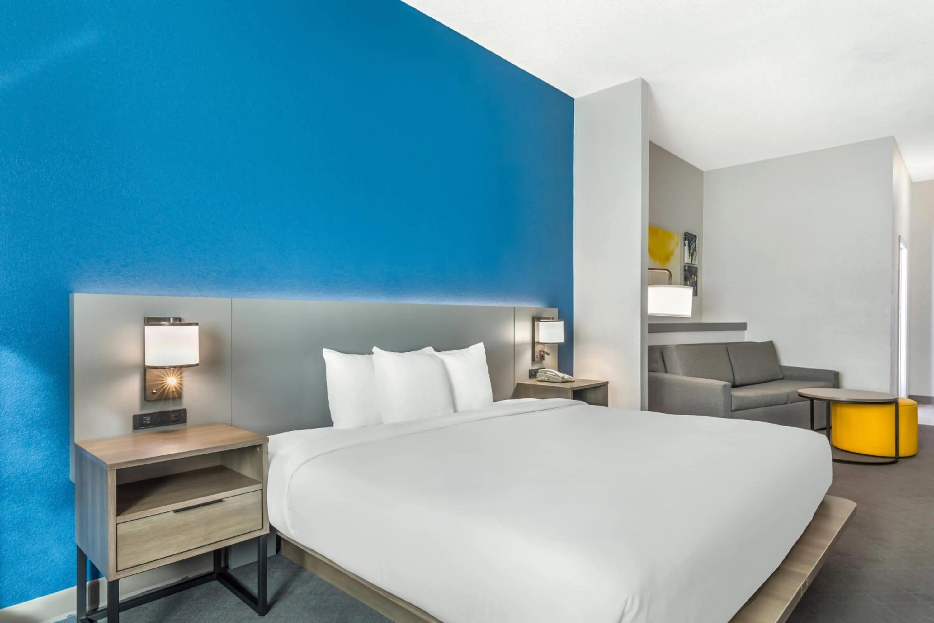 Bed in Comfort Suites Nacogdoches