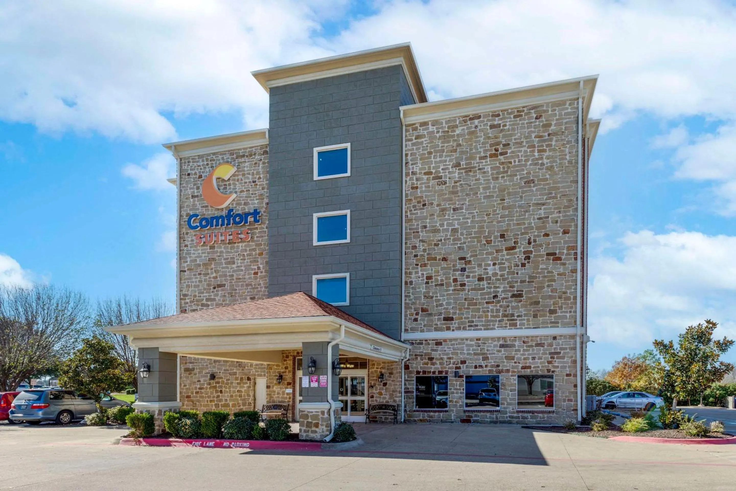 Property building in Comfort Suites Benbrook - Fort Worth Southwest