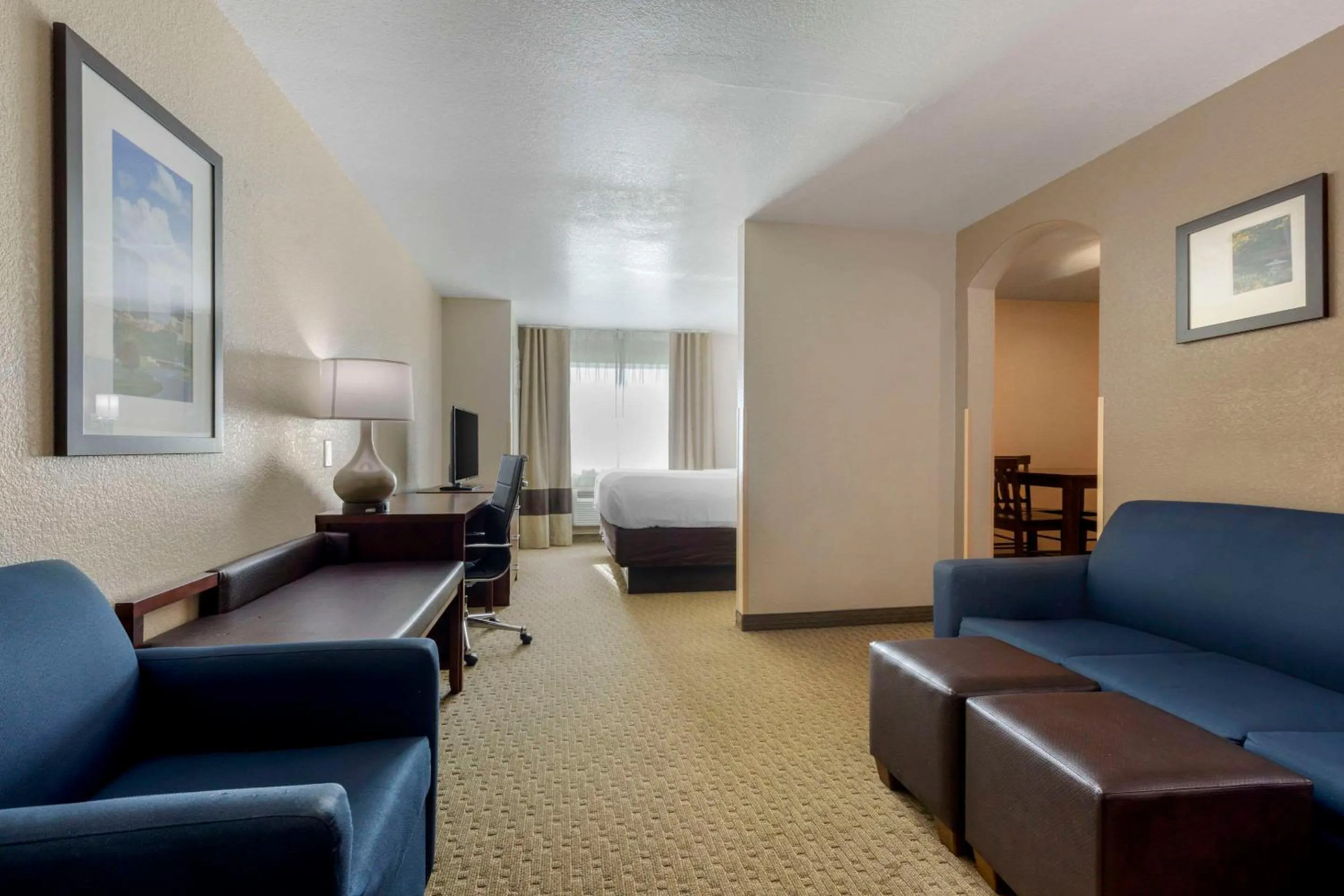 Bedroom, Bed in Comfort Suites Benbrook - Fort Worth Southwest