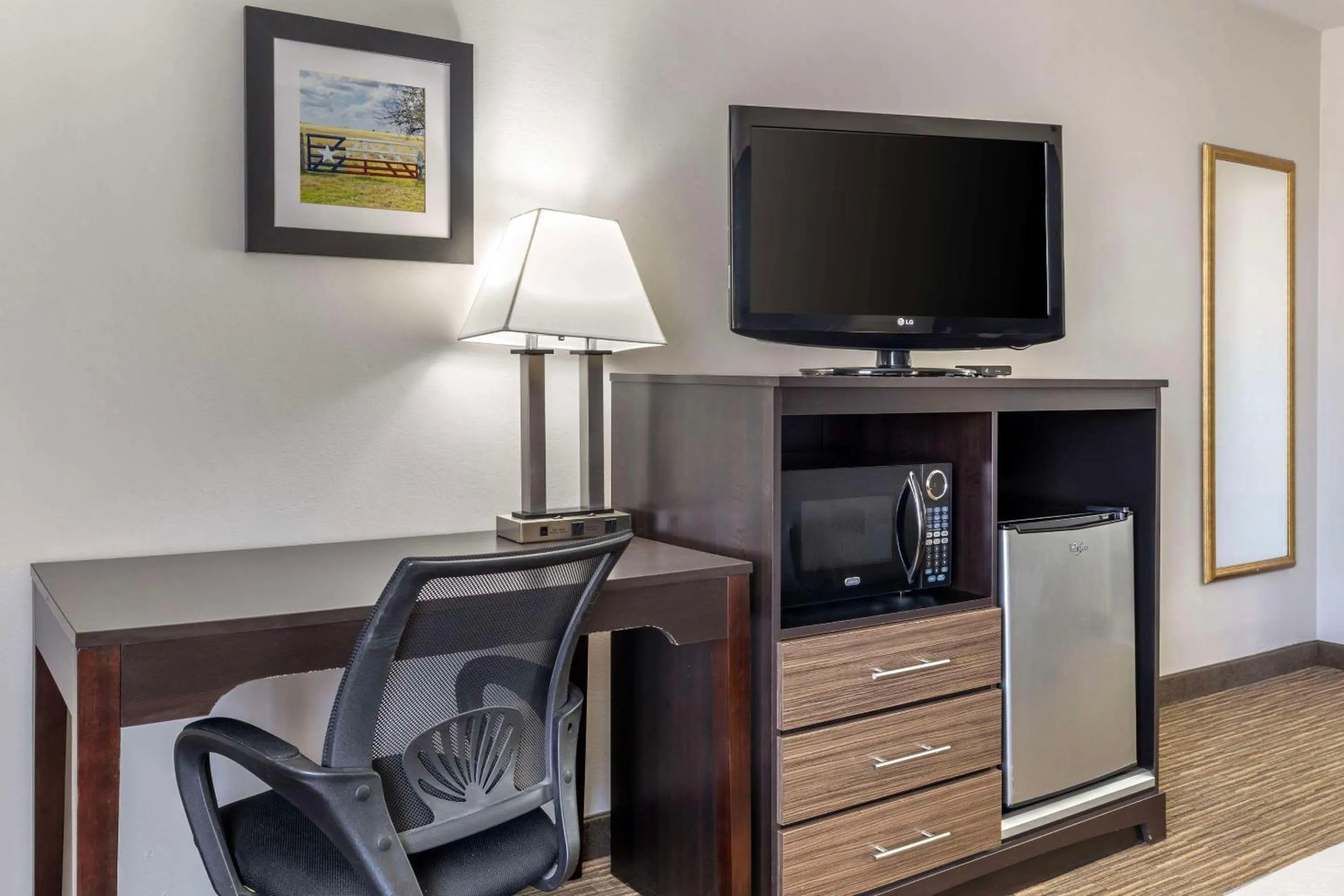 Bedroom in Quality Inn Gainesville