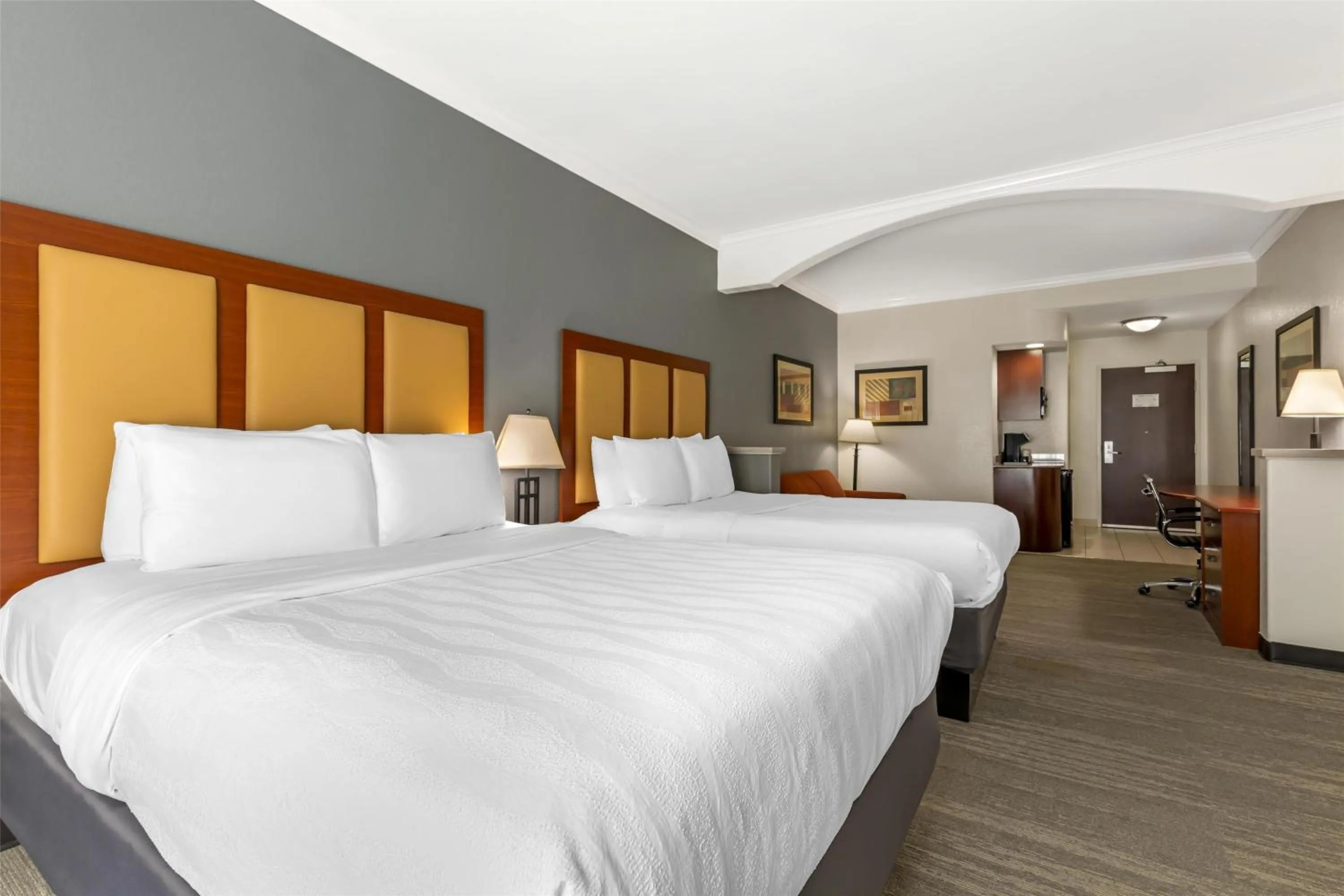 Photo of the whole room, Bed in Best Western Plus Waxahachie Inn & Suites