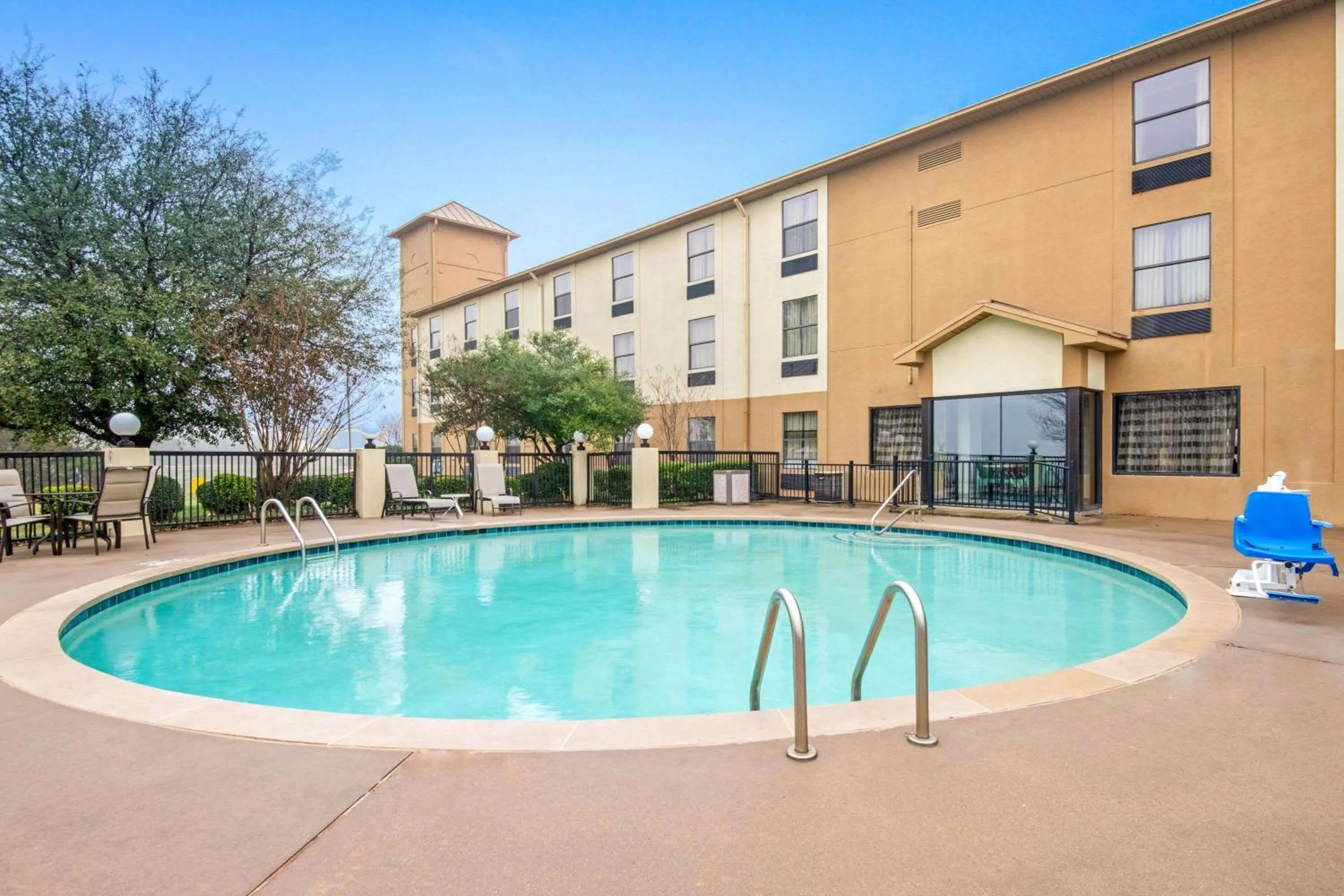 Pool view in La Quinta by Wyndham Denison - North Lake Texoma