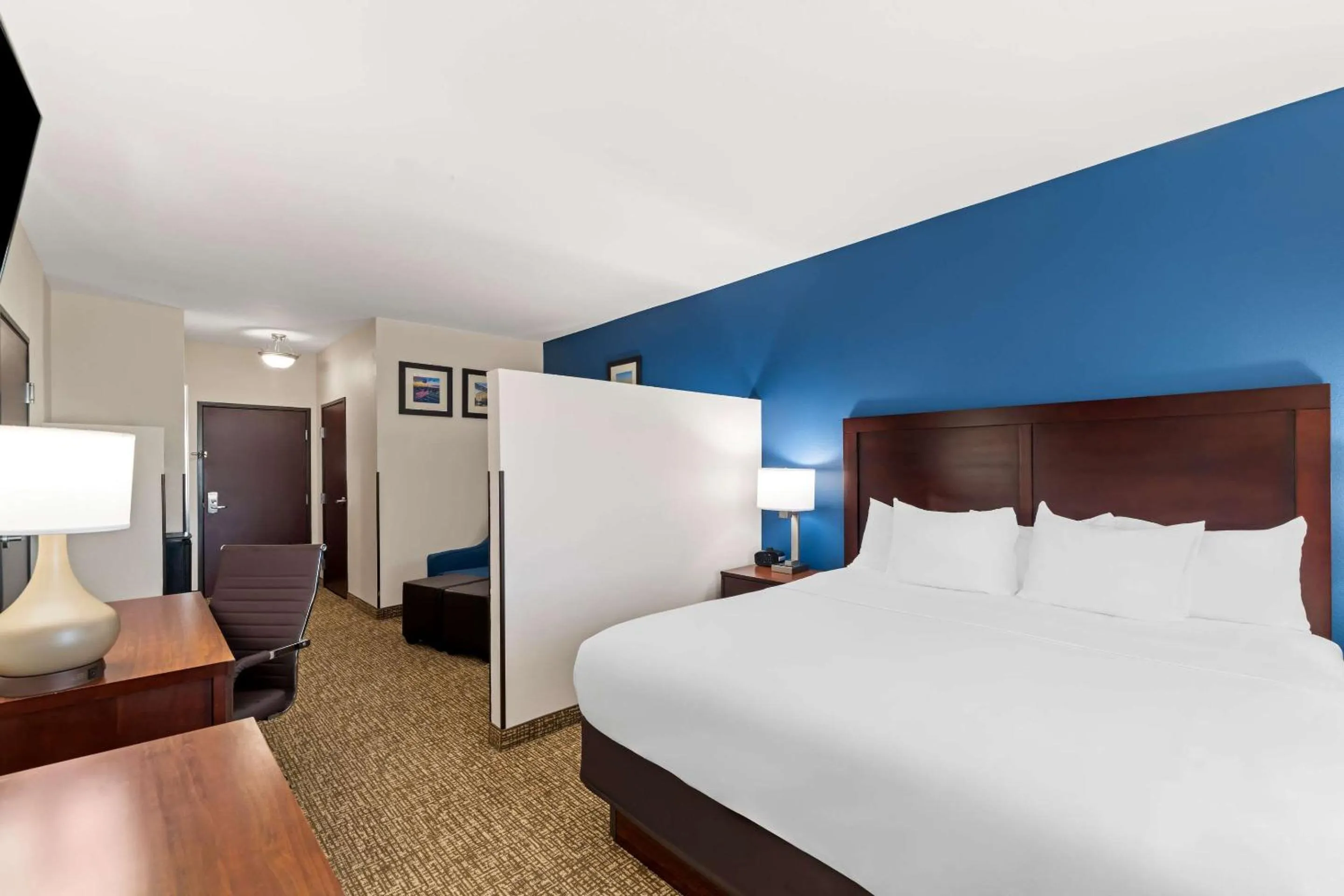 Bedroom, Bed in Comfort Inn & Suites Near Lake Lewisville