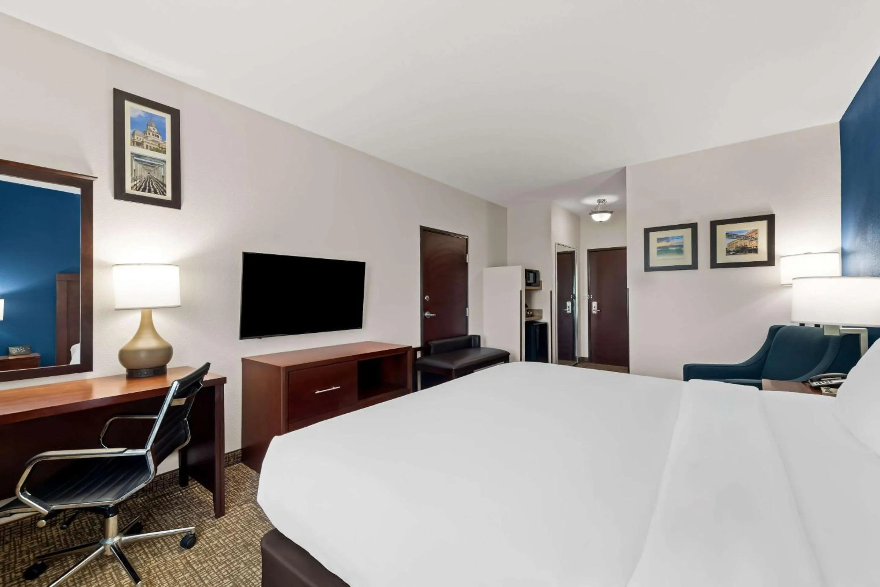 Bedroom, Bed in Comfort Inn & Suites Near Lake Lewisville