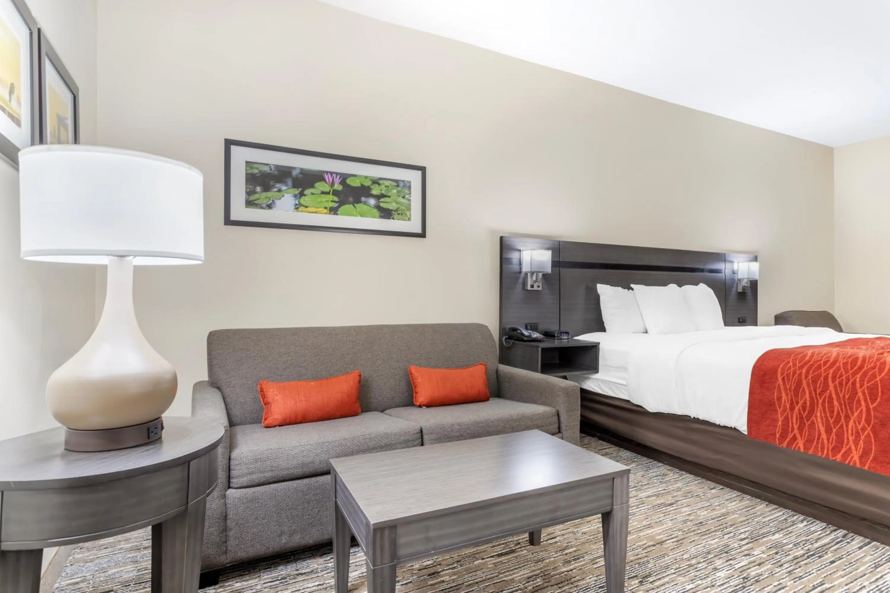 Bed in Comfort Inn Orange I-10