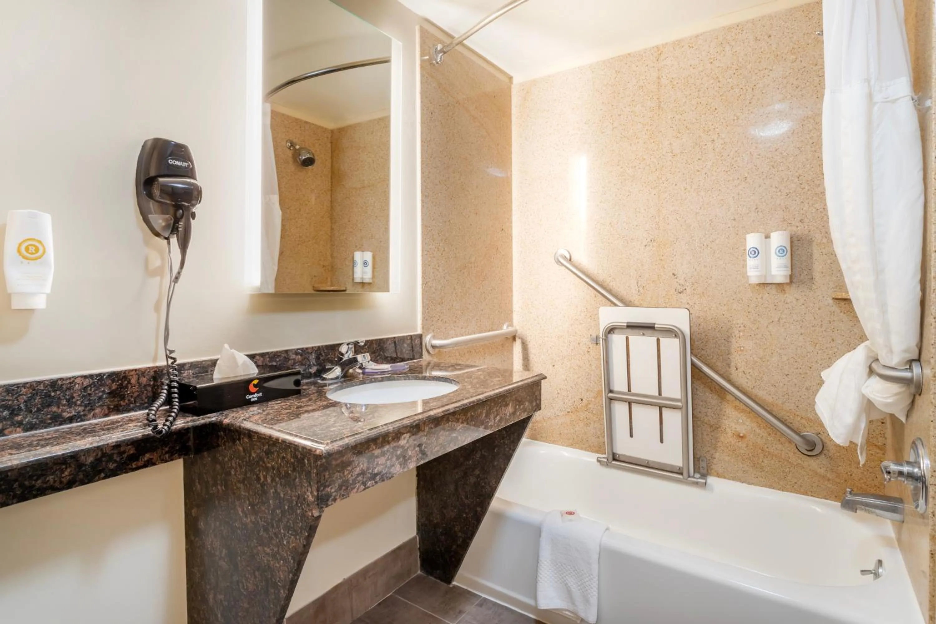 Shower in Comfort Inn Orange I-10