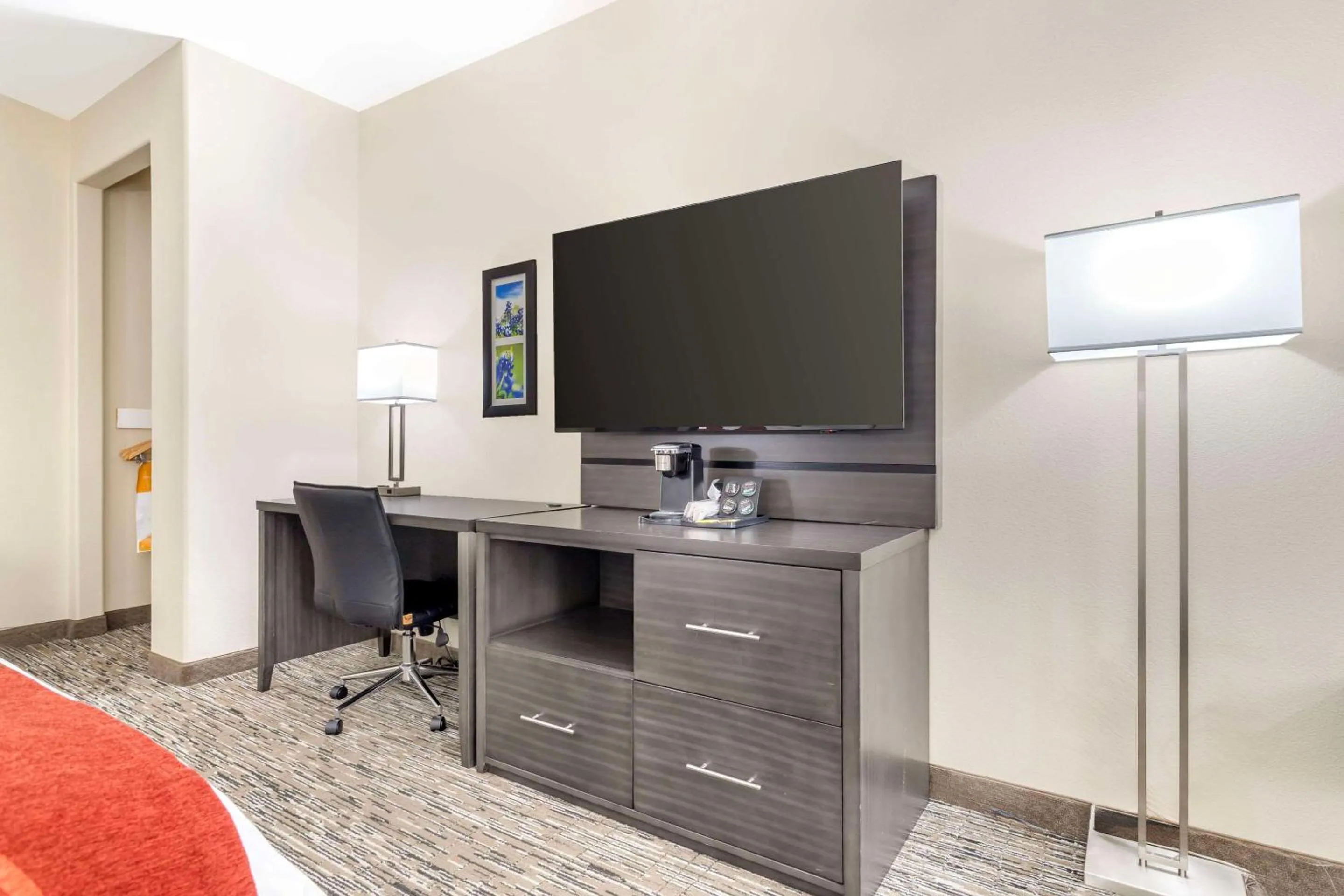 Bedroom in Comfort Inn Orange I-10