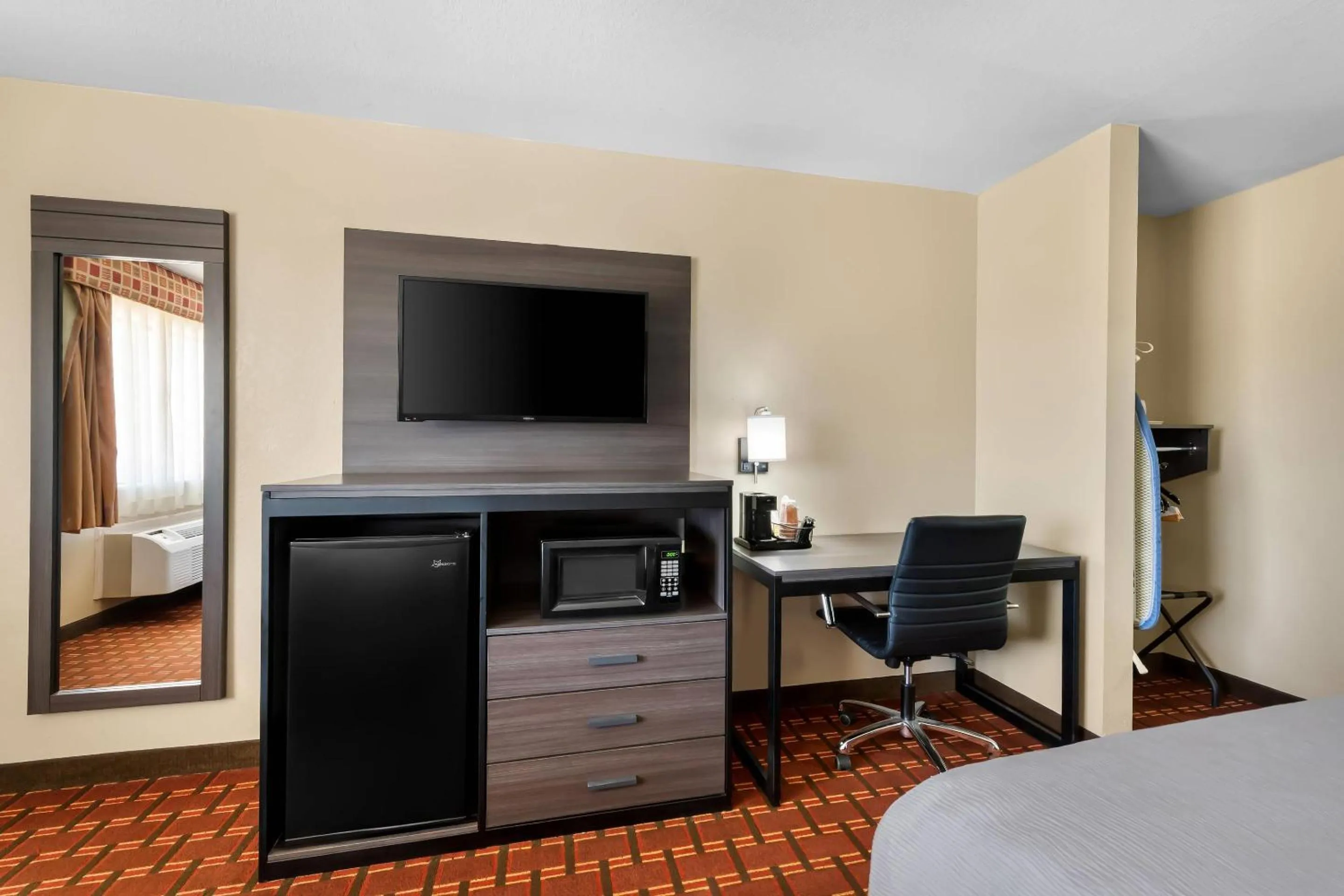 Bedroom, Bed in Quality Inn Marshall