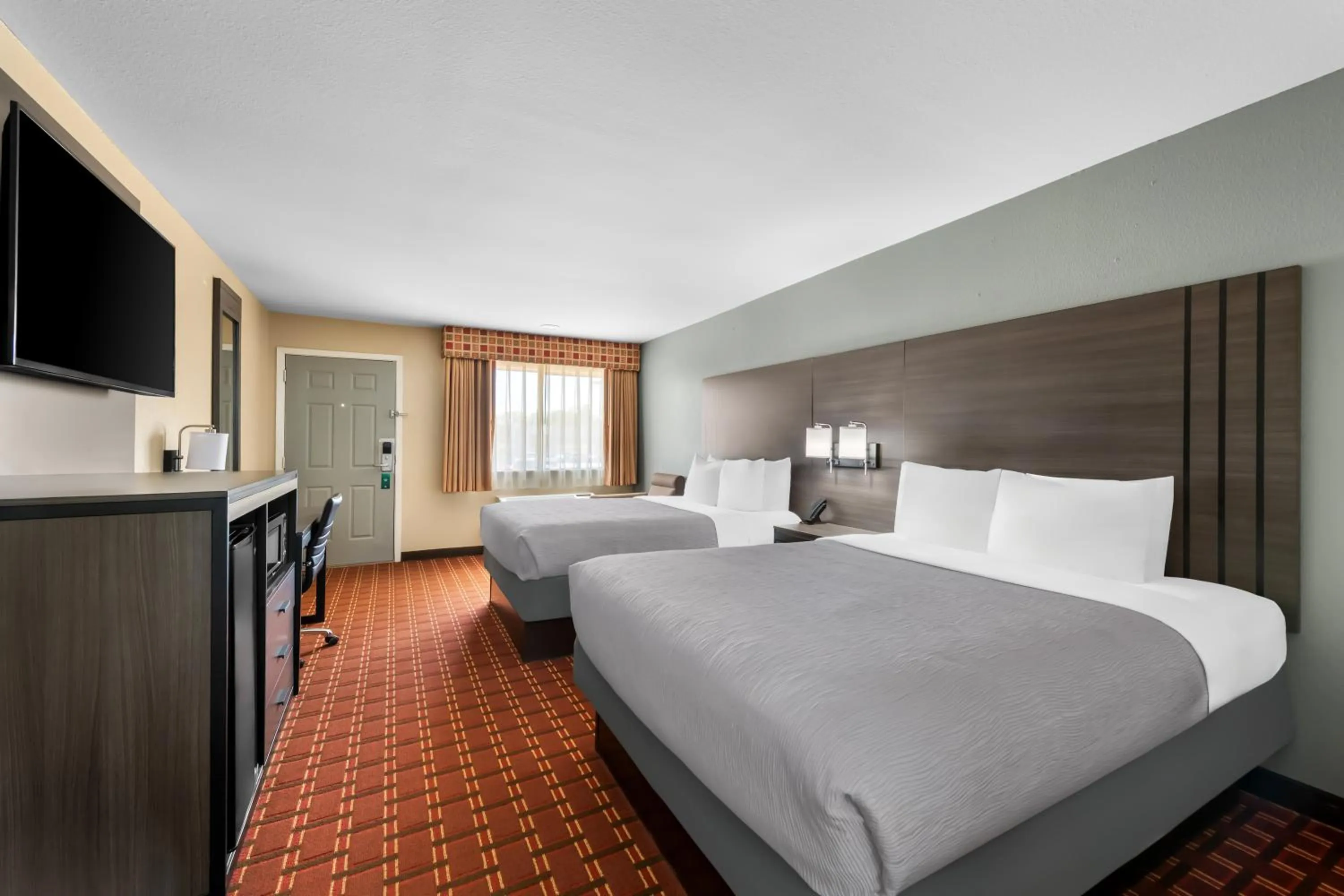 Bed in Quality Inn Marshall