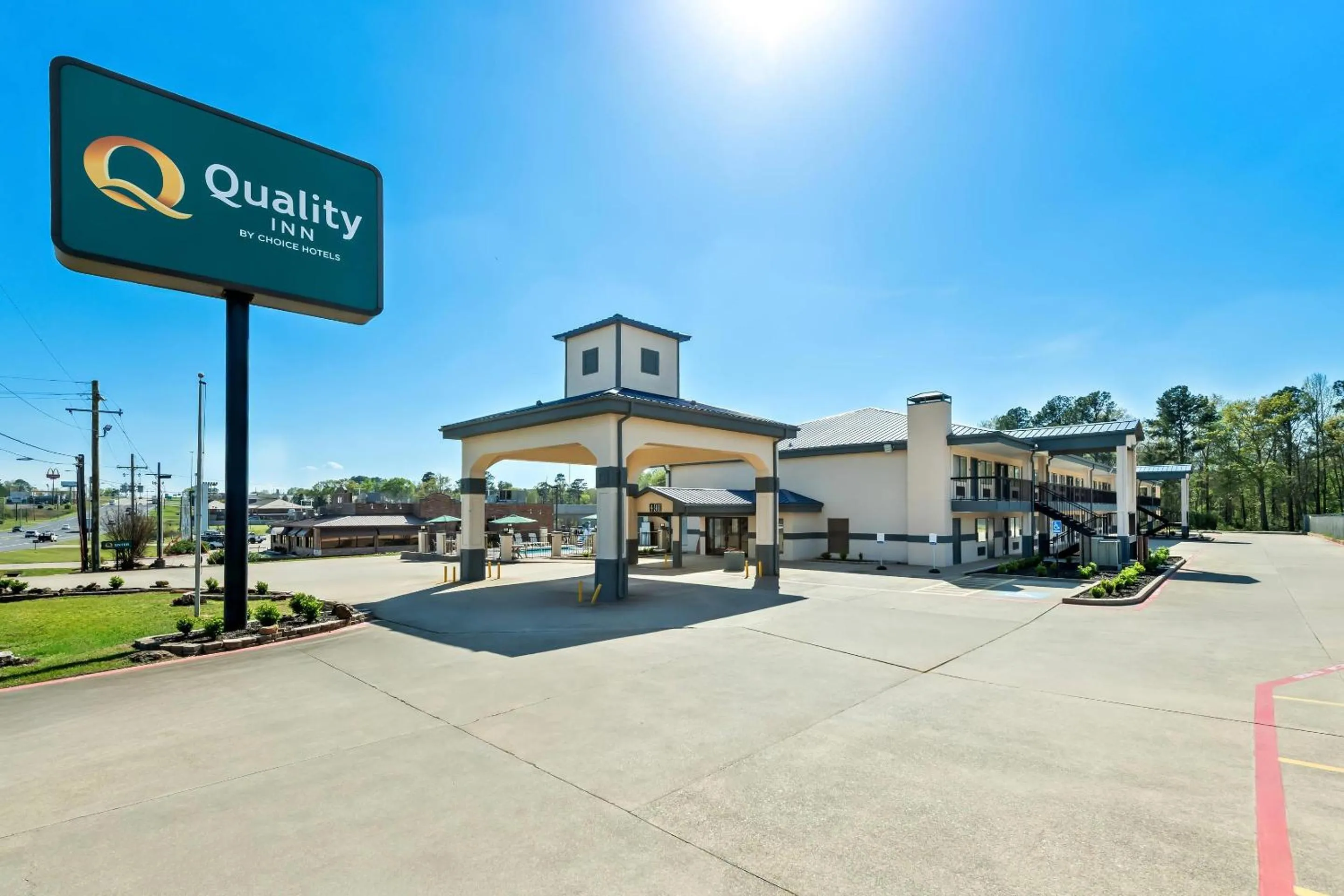 Property building in Quality Inn Marshall
