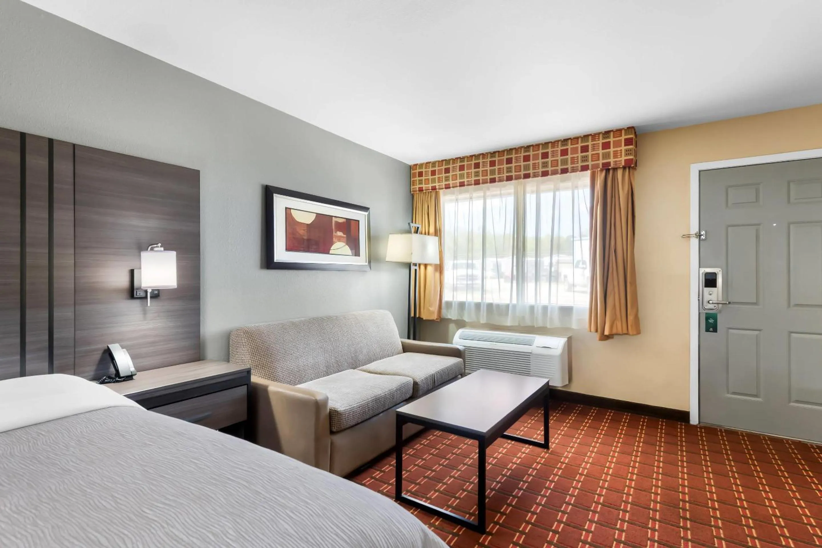 Bedroom, Bed in Quality Inn Marshall