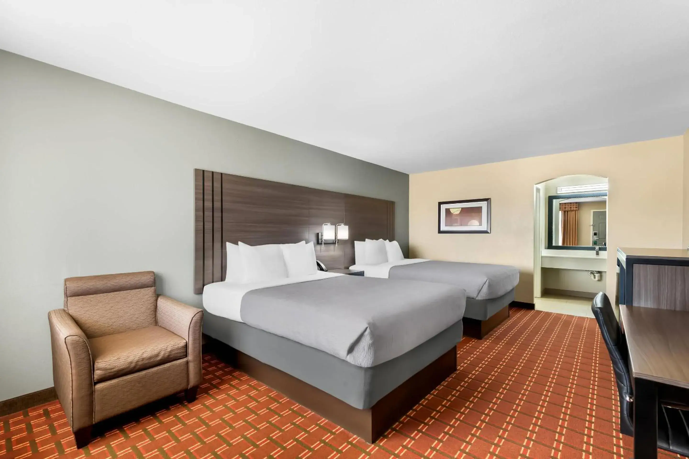 Queen Room with Two Queen Beds - Smoking in Quality Inn Marshall Queen Room with Two Queen Beds - Smoking in Quality Inn Marshall