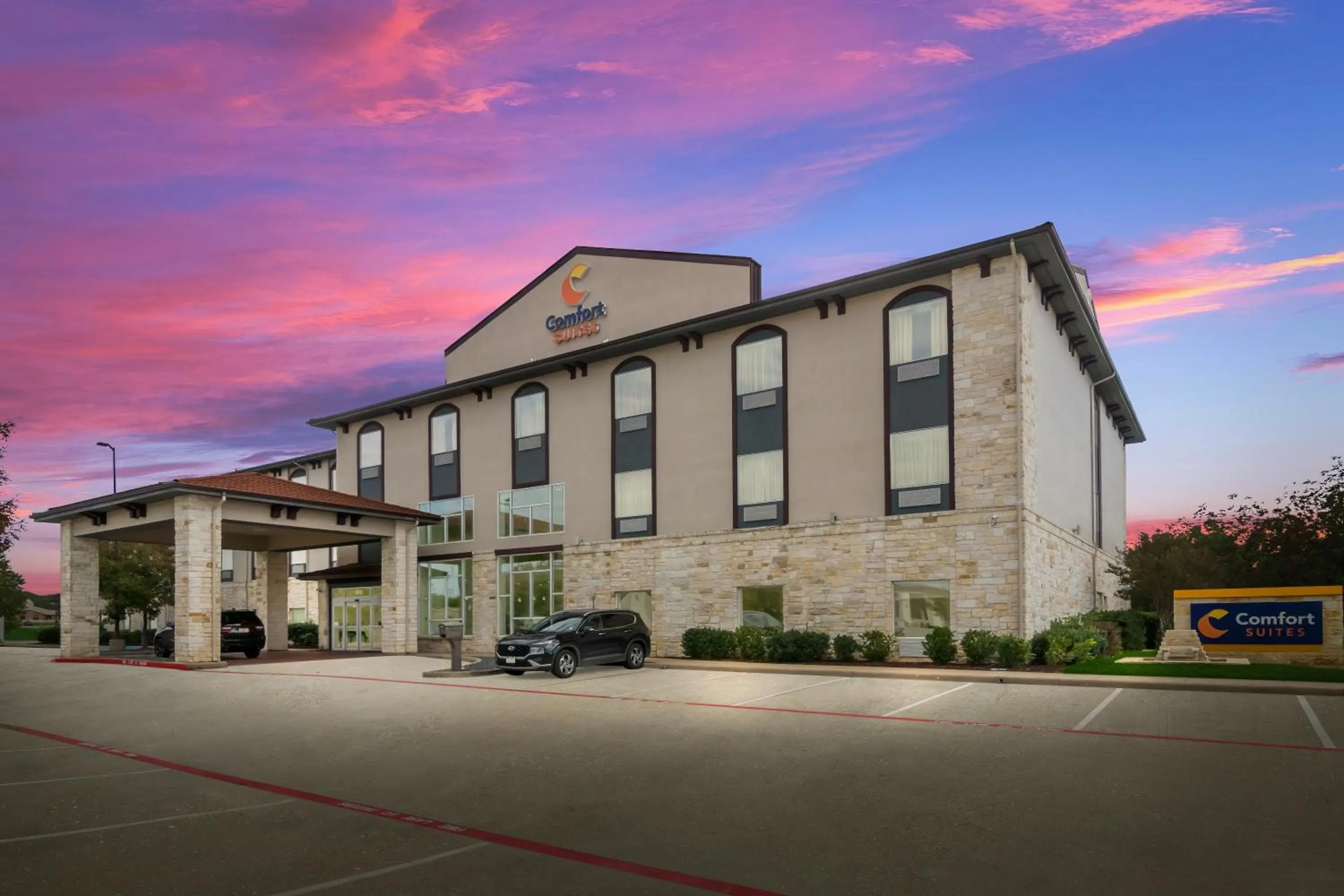 Property building in Comfort Suites