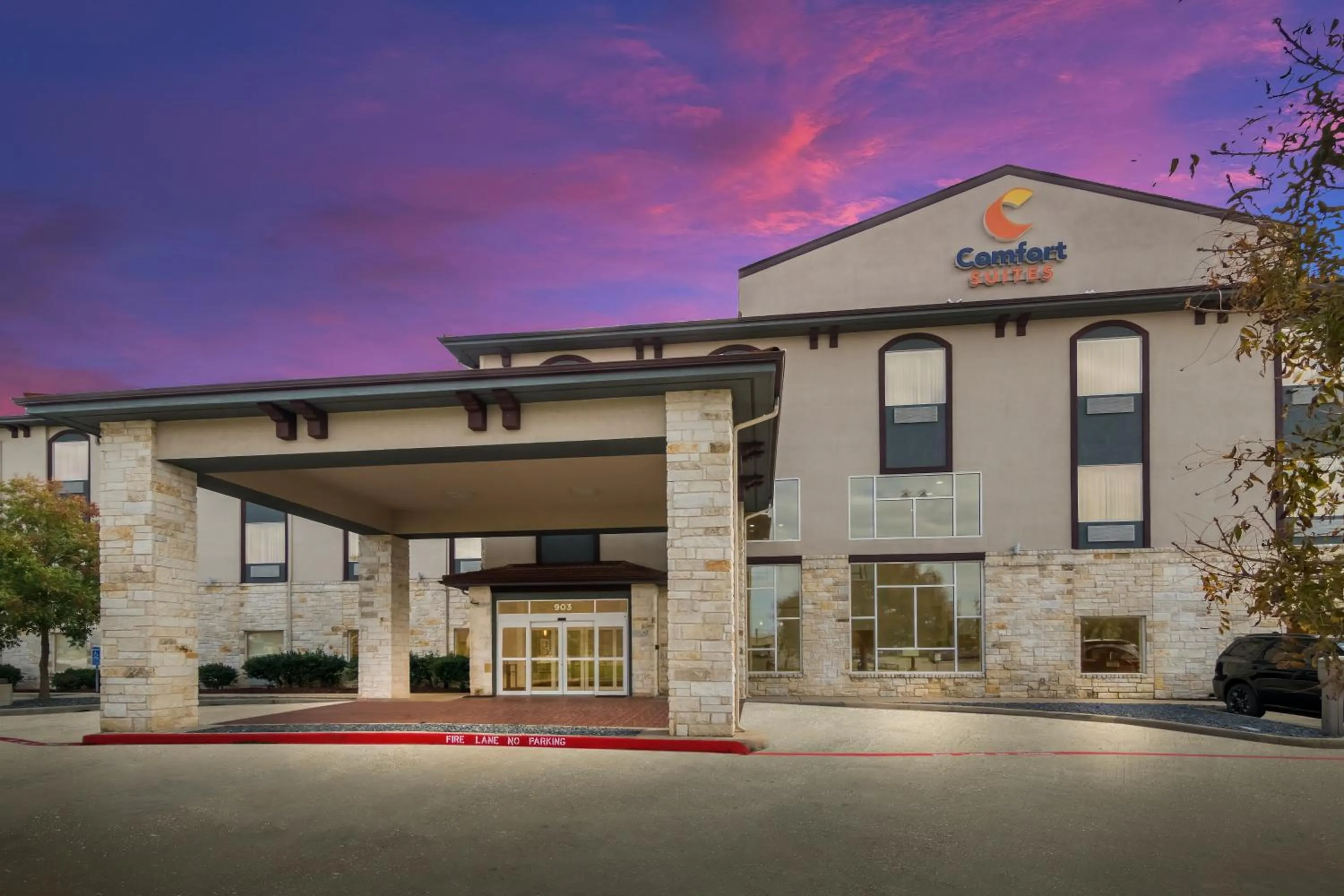 Property building in Comfort Suites