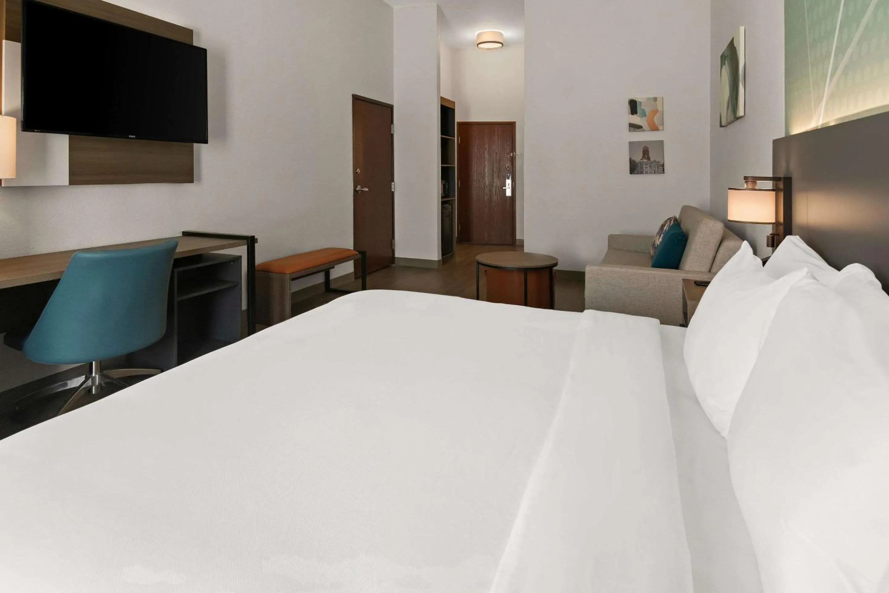 Bed in Comfort Suites