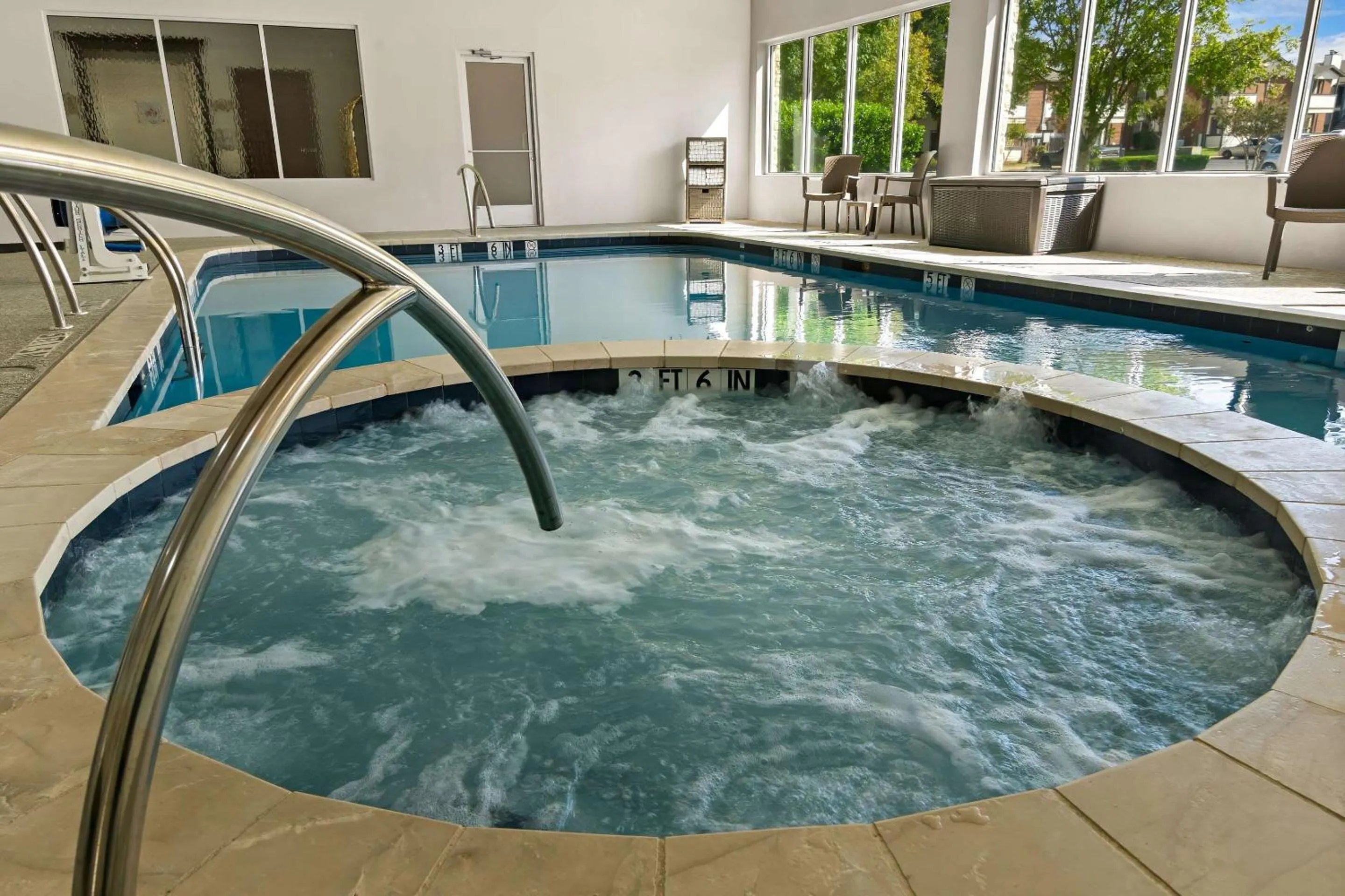 Hot Tub in Comfort Suites
