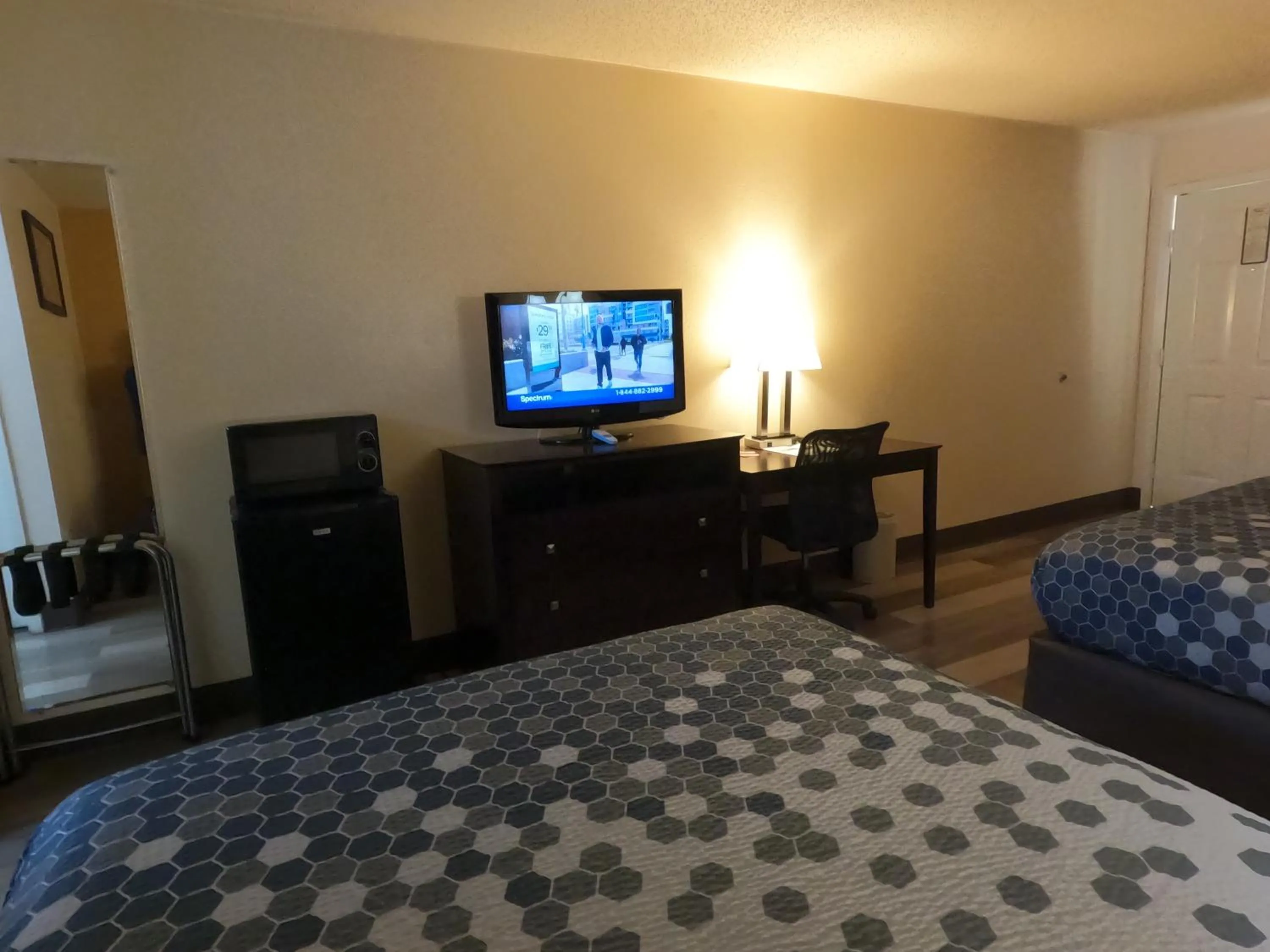 Bed in Econo Lodge Inn & Suites San Antonio near Frost Bank Center